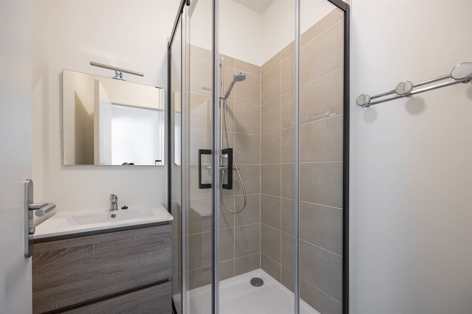 Ruim appartement met 4 slaapkamers en veel lichtinval foto 17