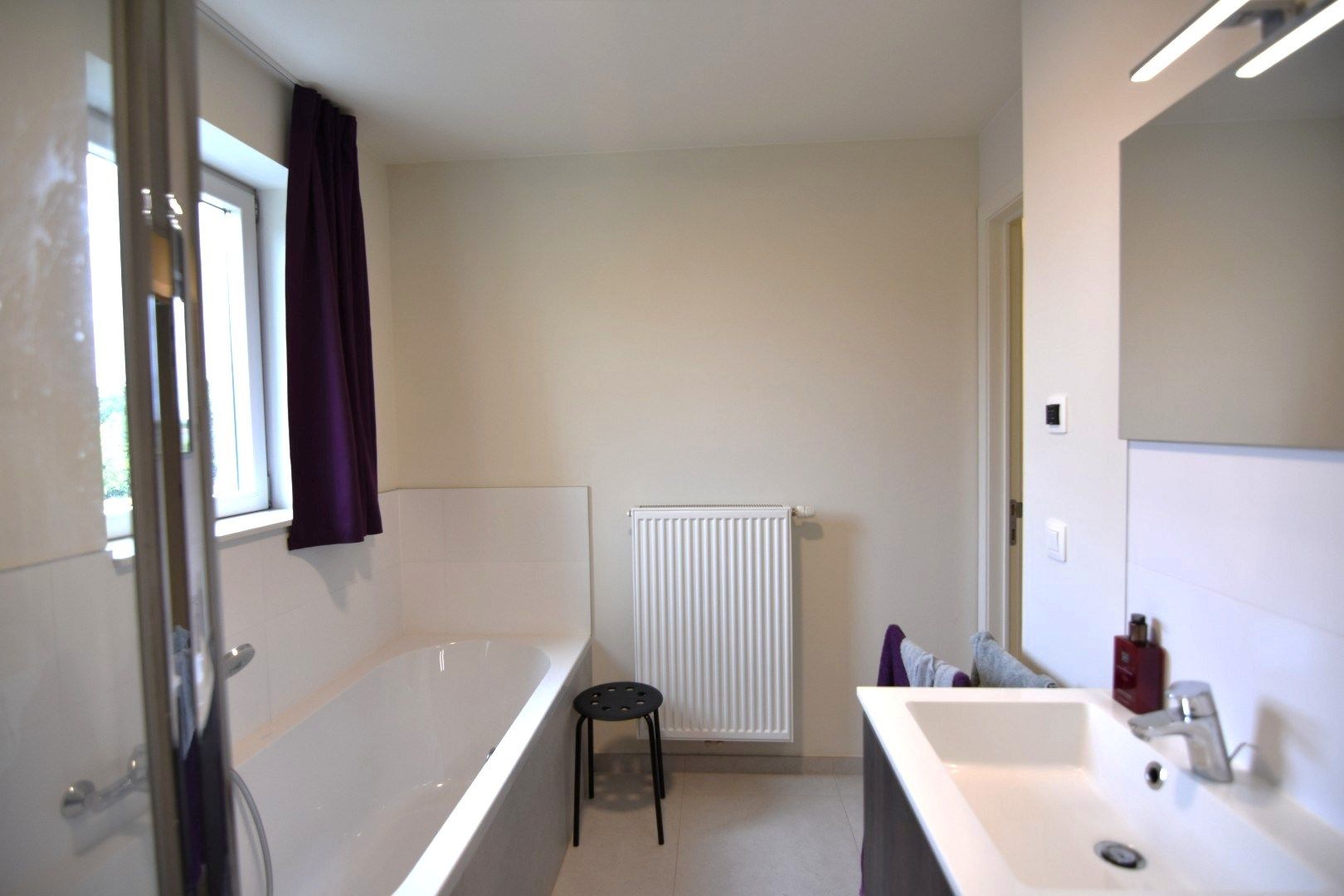 Lichtrijk 2-slpk appartement met privé parking nabij Rumbeke foto 12