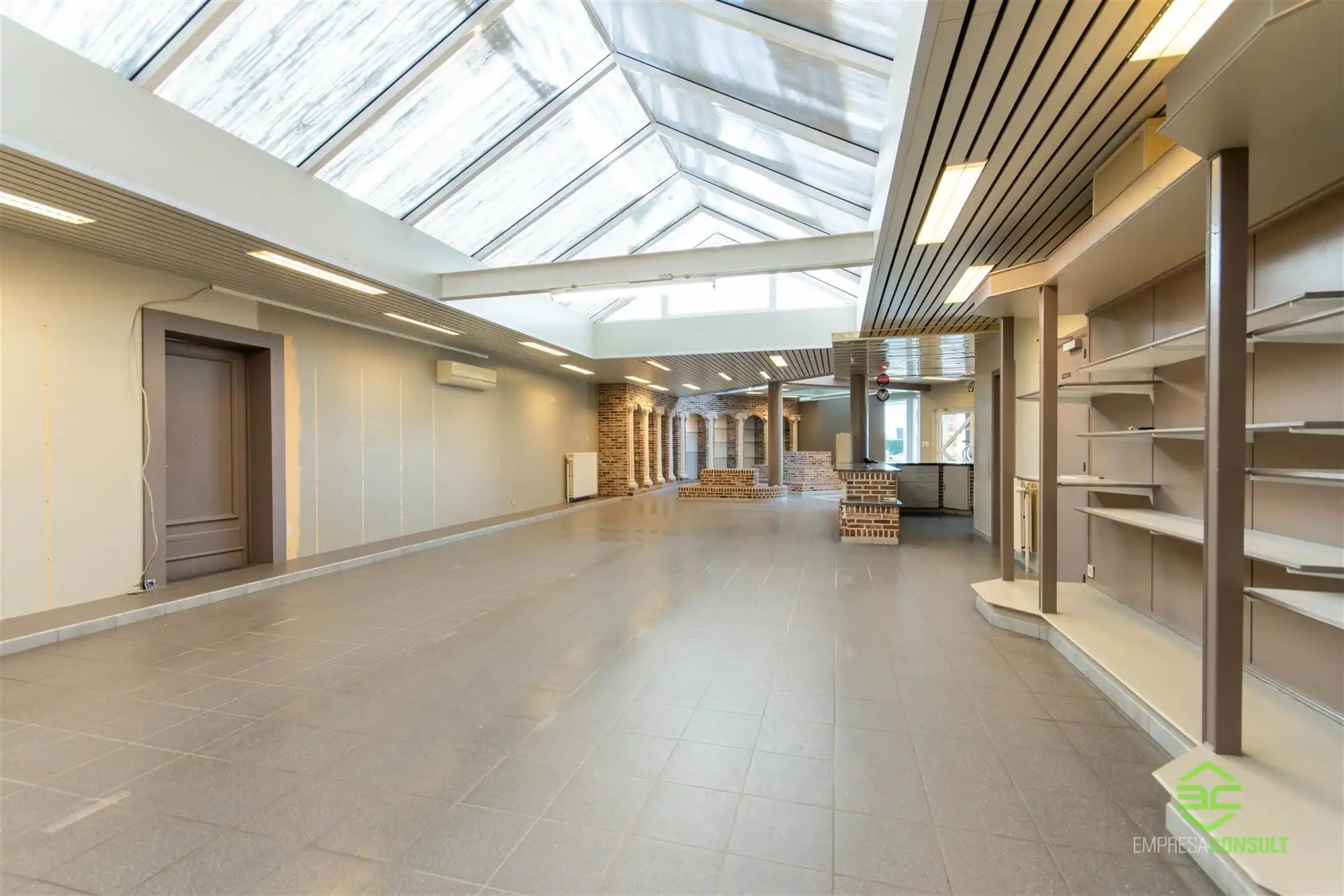 Grote handelsruimte op een strategische topligging! foto 6