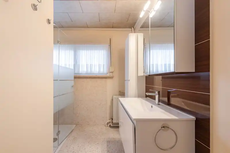 Te renoveren, rustige gelegen halfopen woning met 3 slaapkamers, garage en tuin te koop in Sint-Baafs-Vijve! foto 18