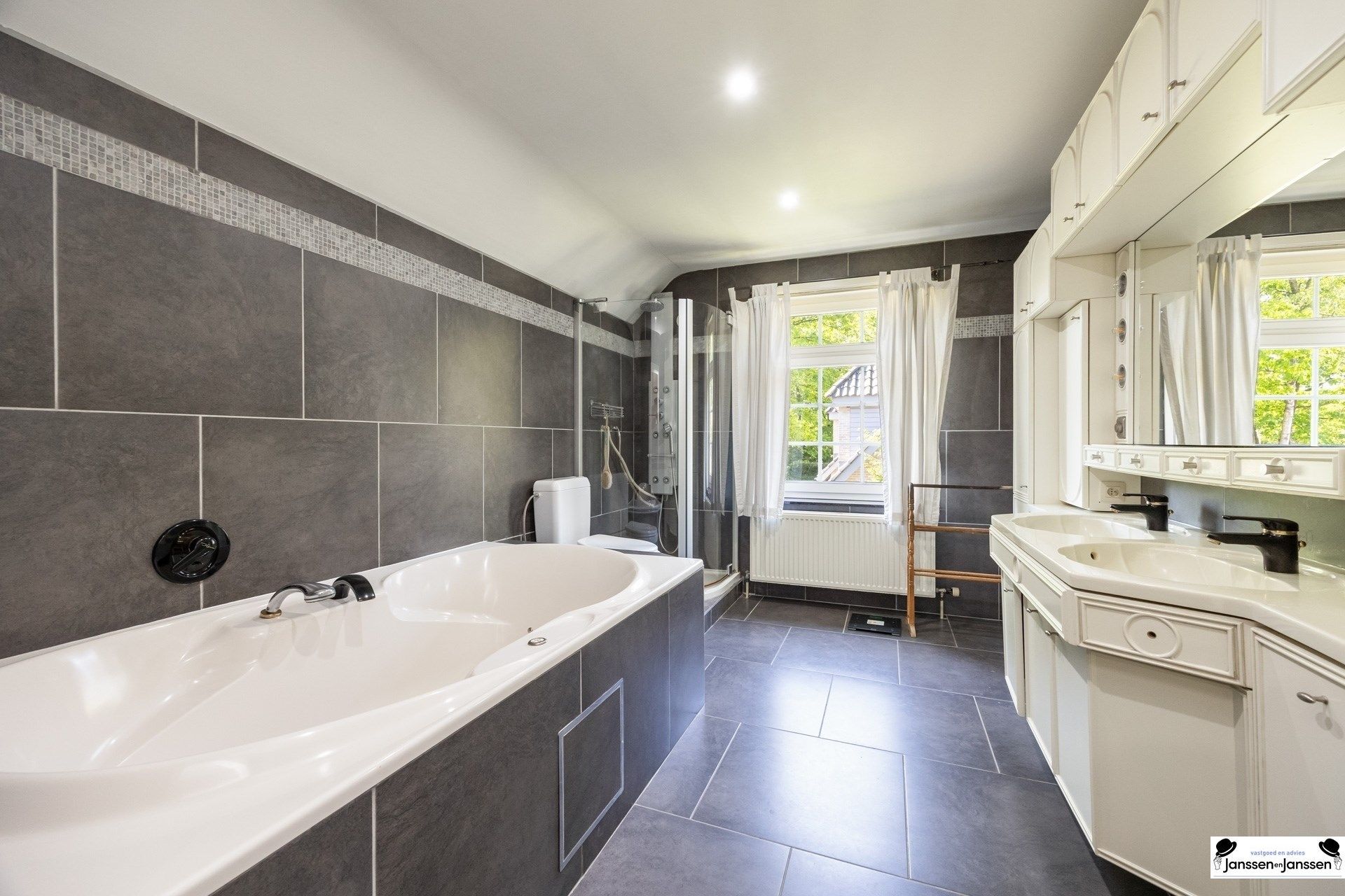 Exclusieve villa met zwembad en golfterrein foto 28