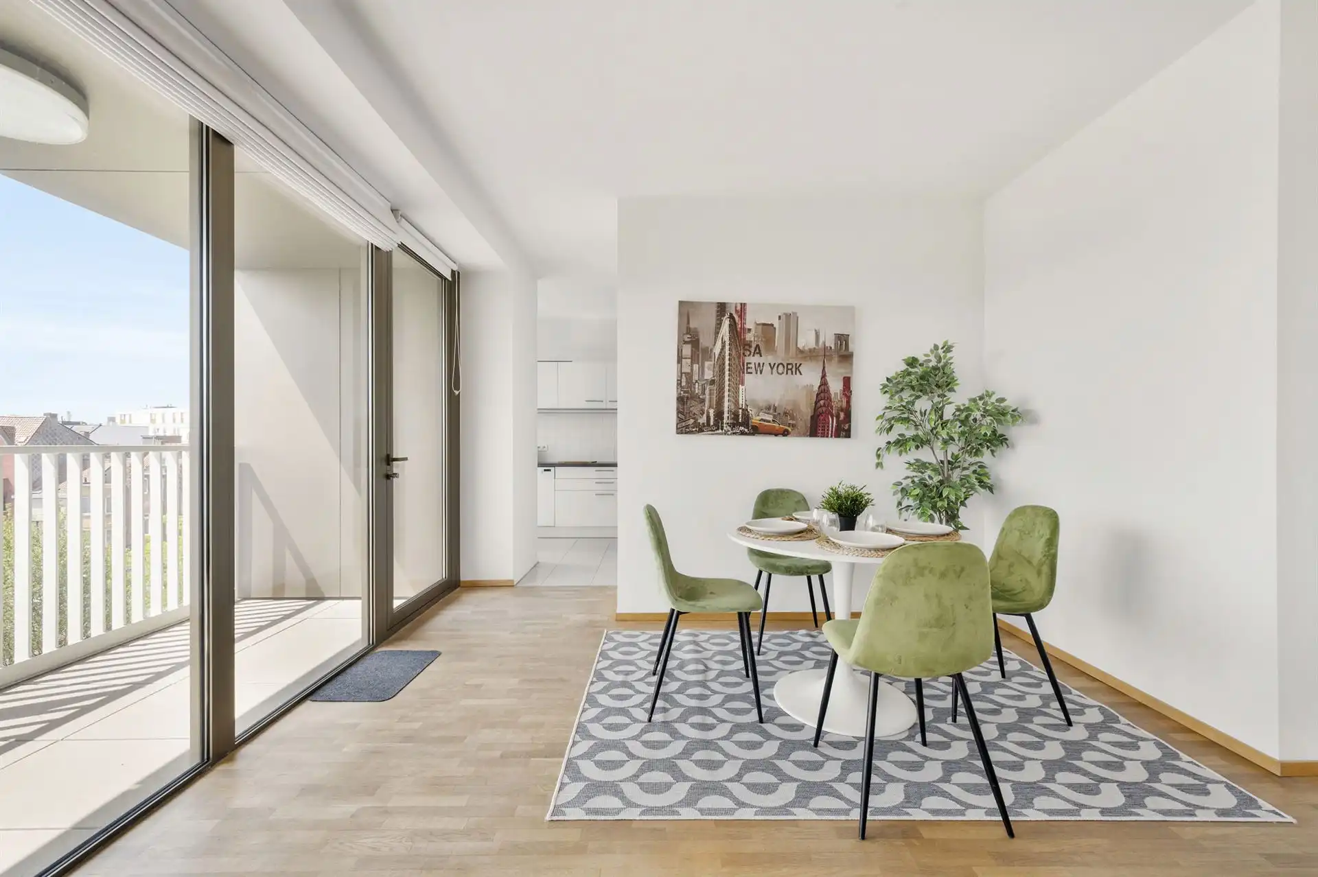 TOPGELEGEN APPARTEMENT met 2 slaapkamers en leuk ZONNETERRAS foto 11