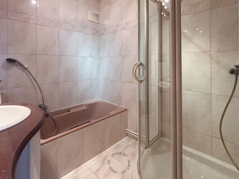 Ruim en lichtrijk appartement met 3 slaapkamers in hartje Beveren foto 12