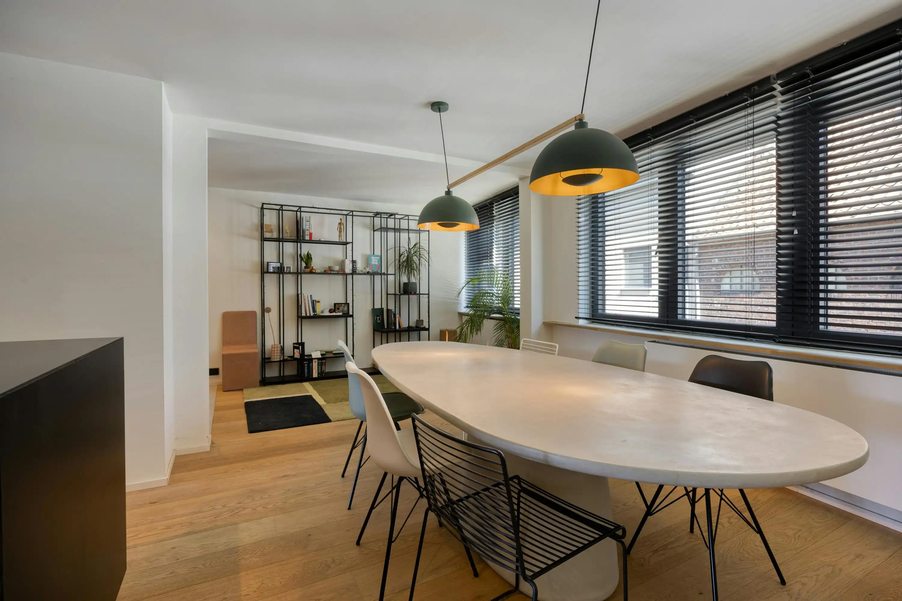 Unieke stadswoning met terras, atelier en garage te koop foto 5