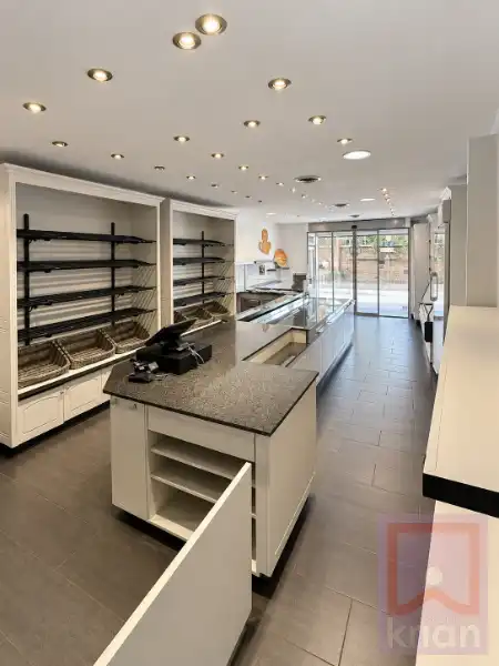 Instapklare ingerichte bakkerijwinkel met opslagplaats/magazijn foto 7
