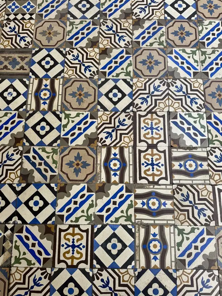 Karaktervolle handelsruimte met diverse mogelijkheden in hartje Maaseik  foto 12