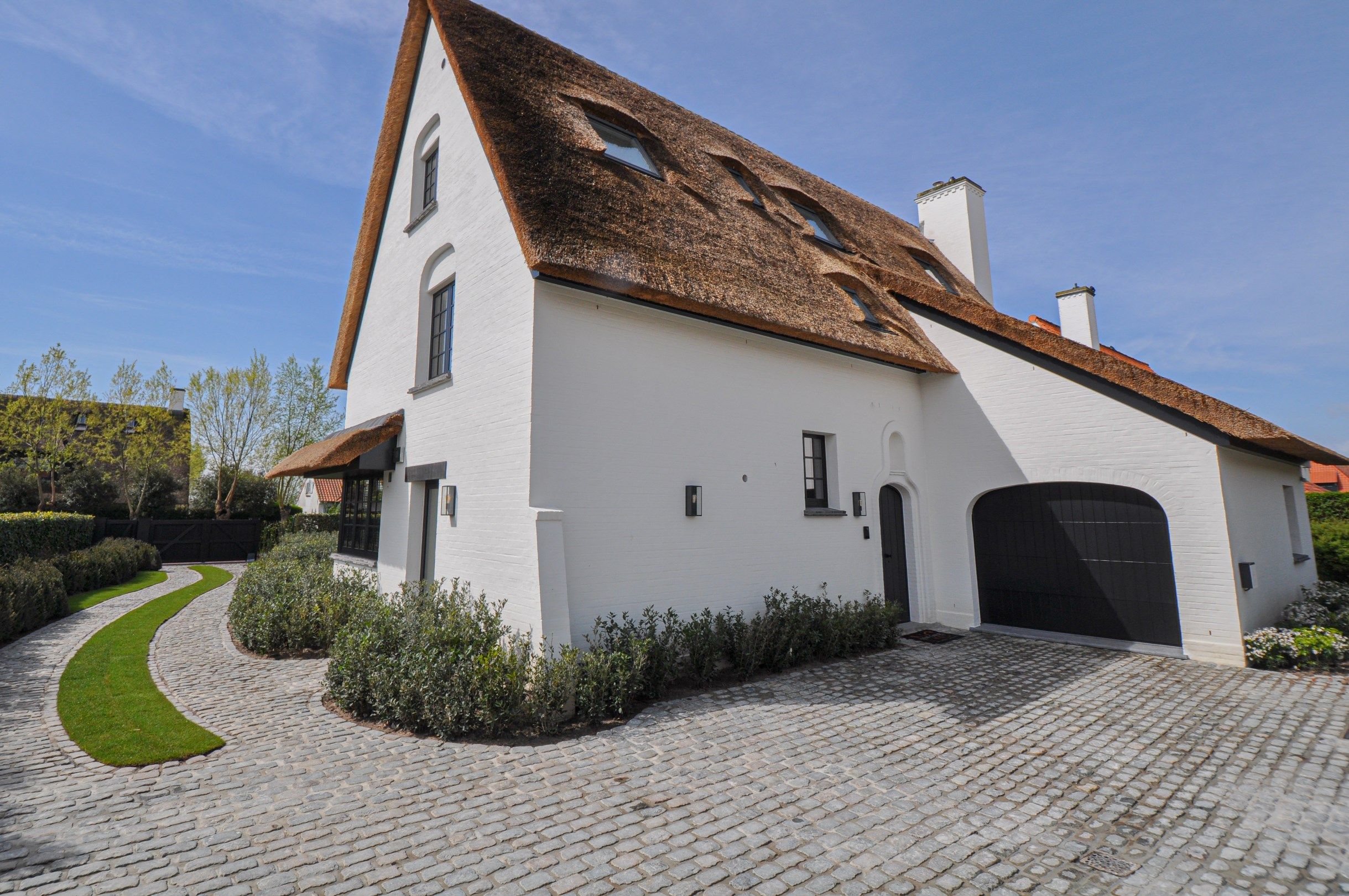  Volledig gerenoveerde villa rustig gelegen op de rand van het Zoute. foto 1