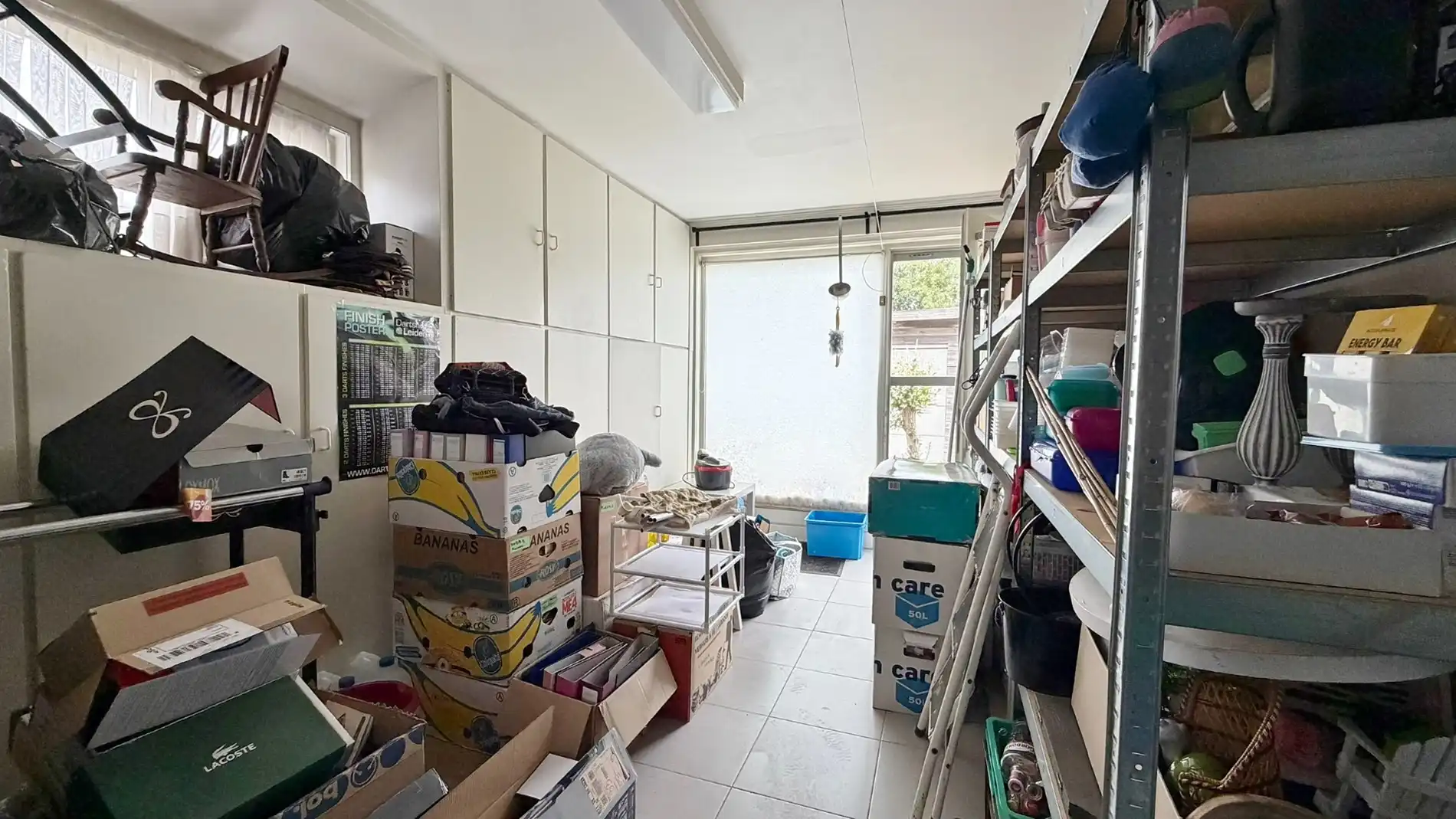 Ruime gelijkvloerse villa met tuin en garage in rustige wijk te Boezinge. foto 14