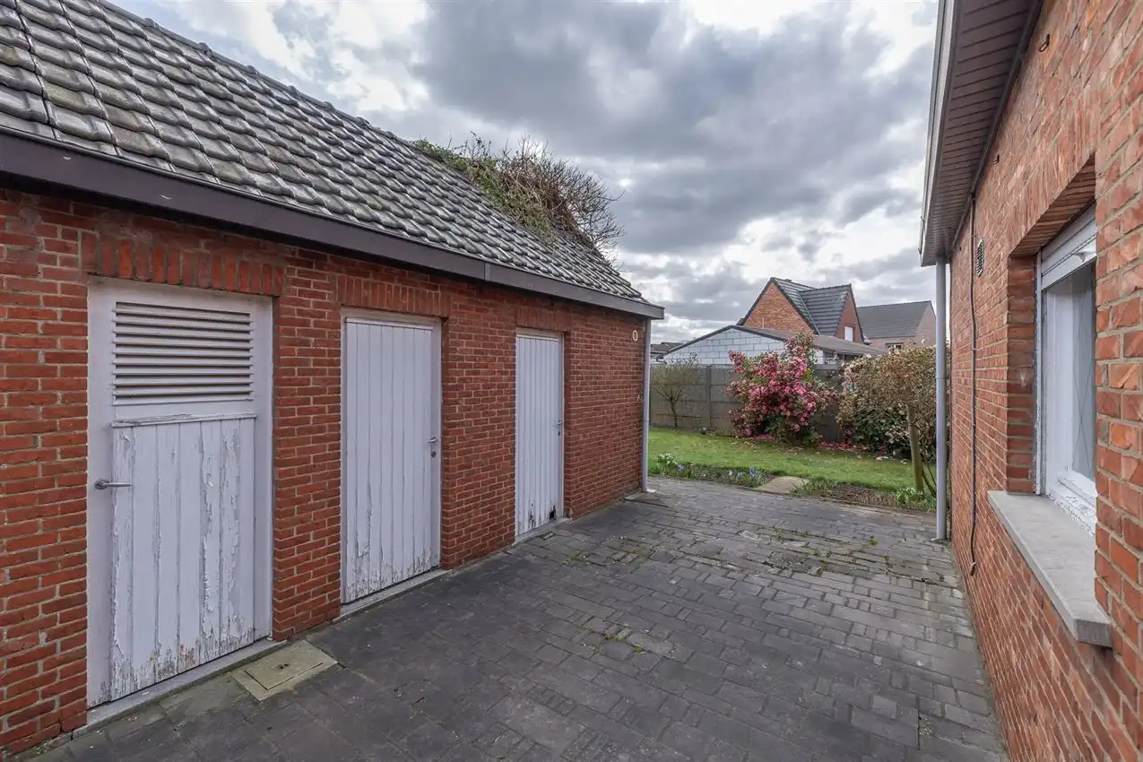Vlakbij ingang merodebossen, soldie woning met potentieel foto 35