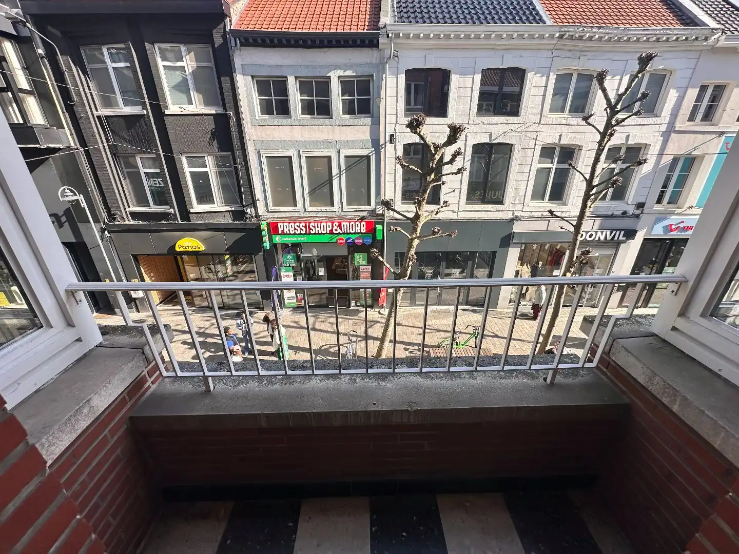 Zeer ruim (167m²) app.1°verd. gelegen in het stadscentrum. foto 10