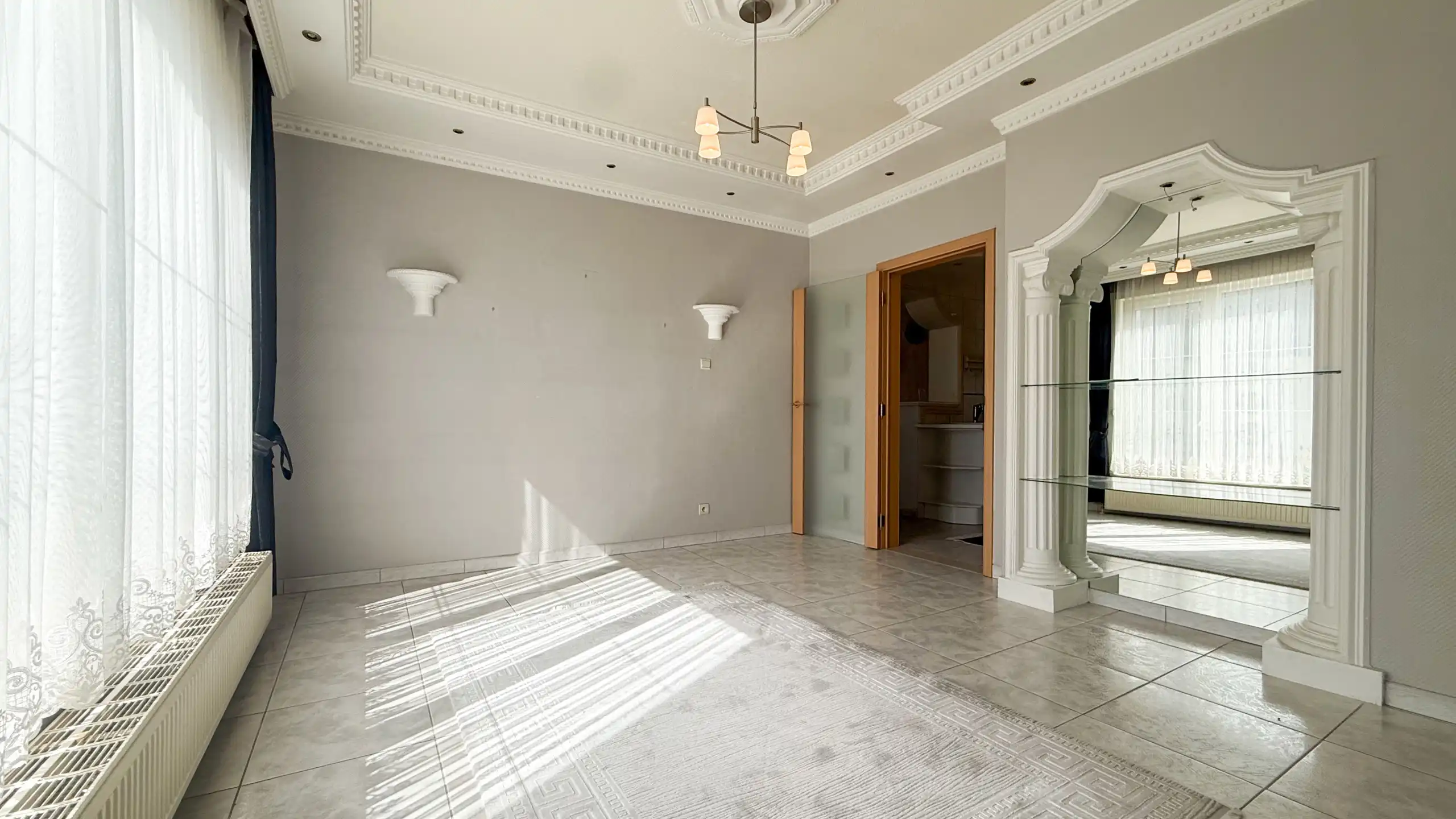 Ruime woning met 4 SLPK op een toplocatie! foto 8