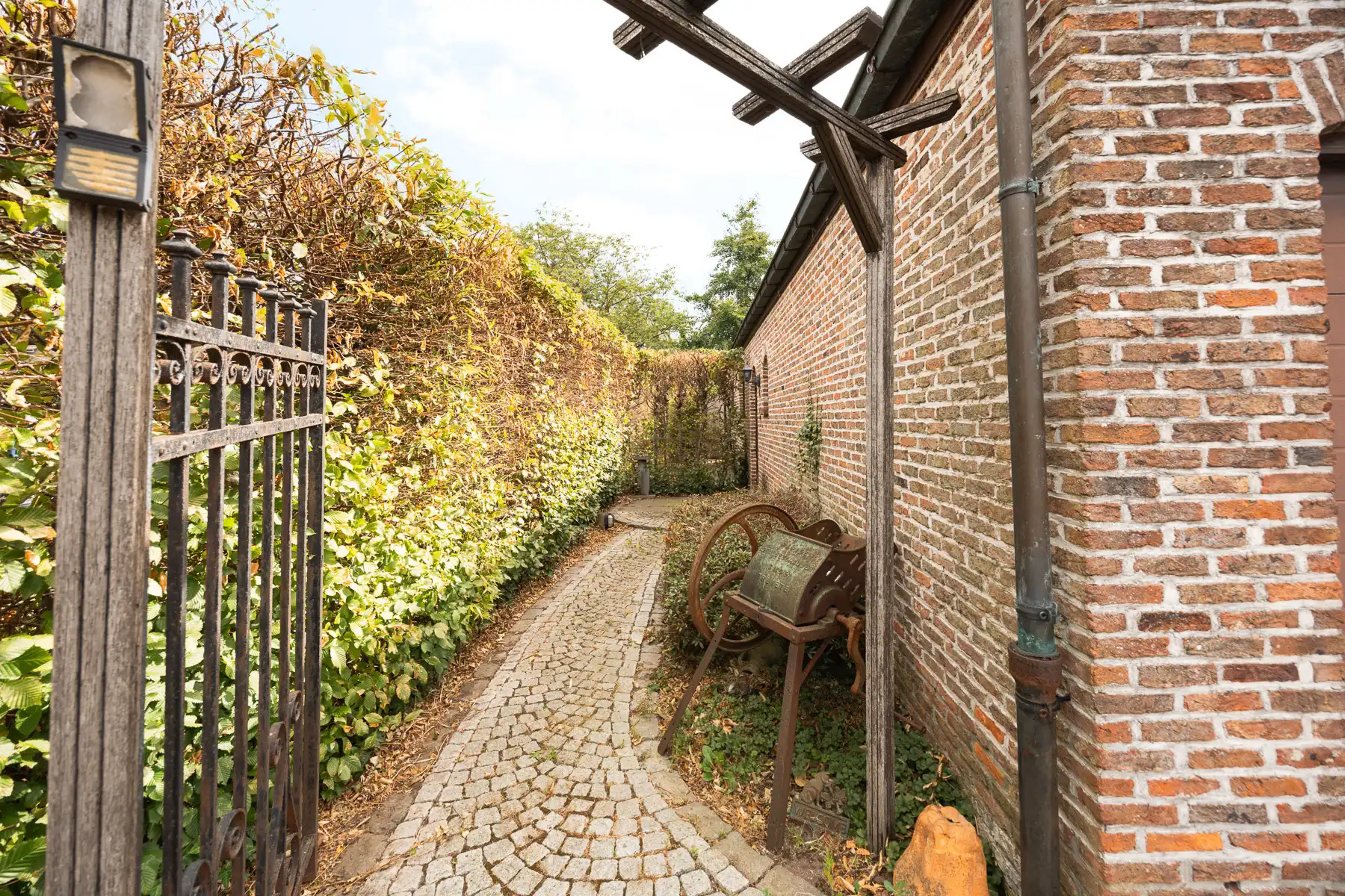 Charmante villa op perceel van 225 m² met garage foto 2