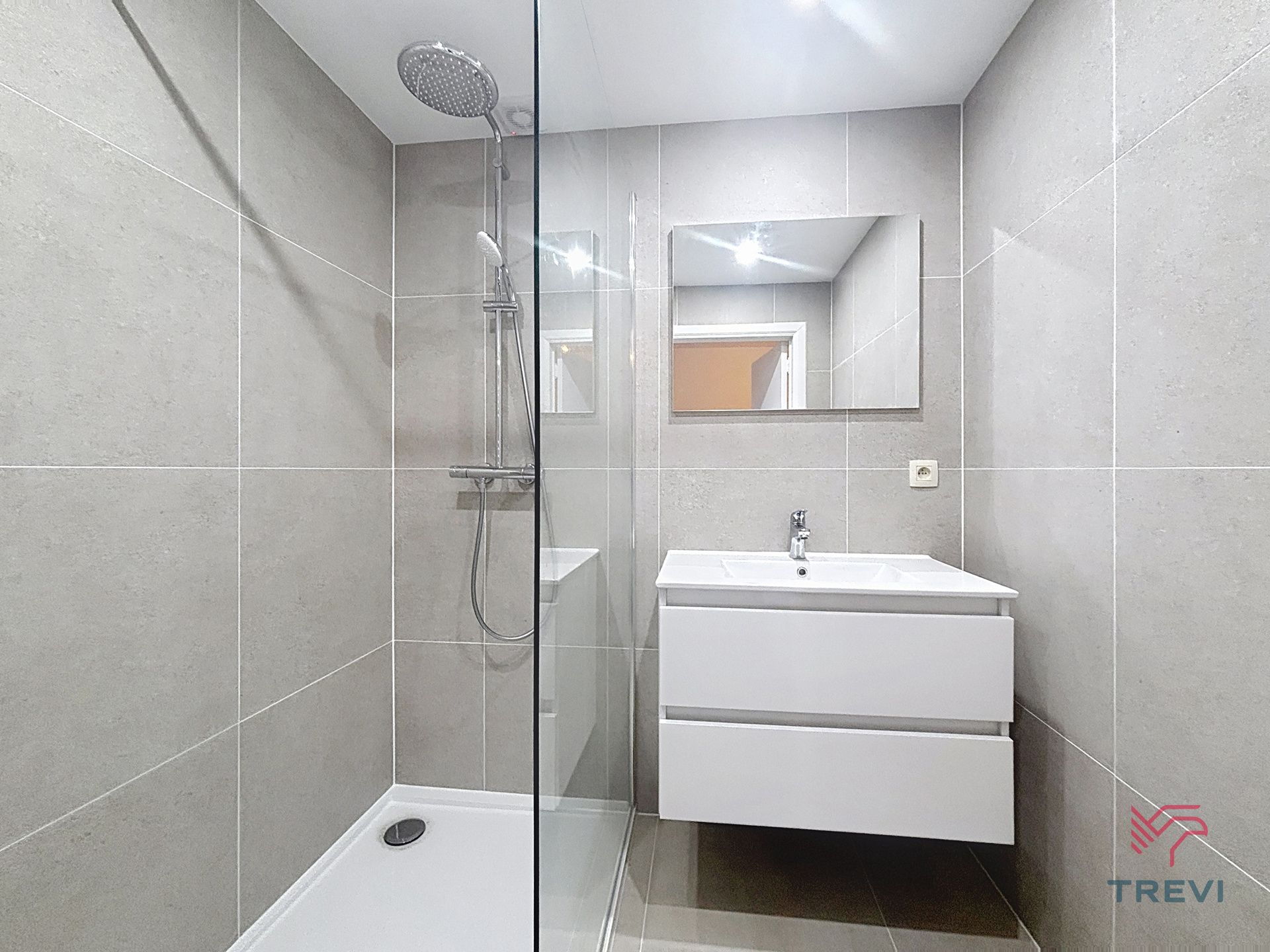 Onlangs gerenoveerd appartement met 1 slaapkamer foto 8