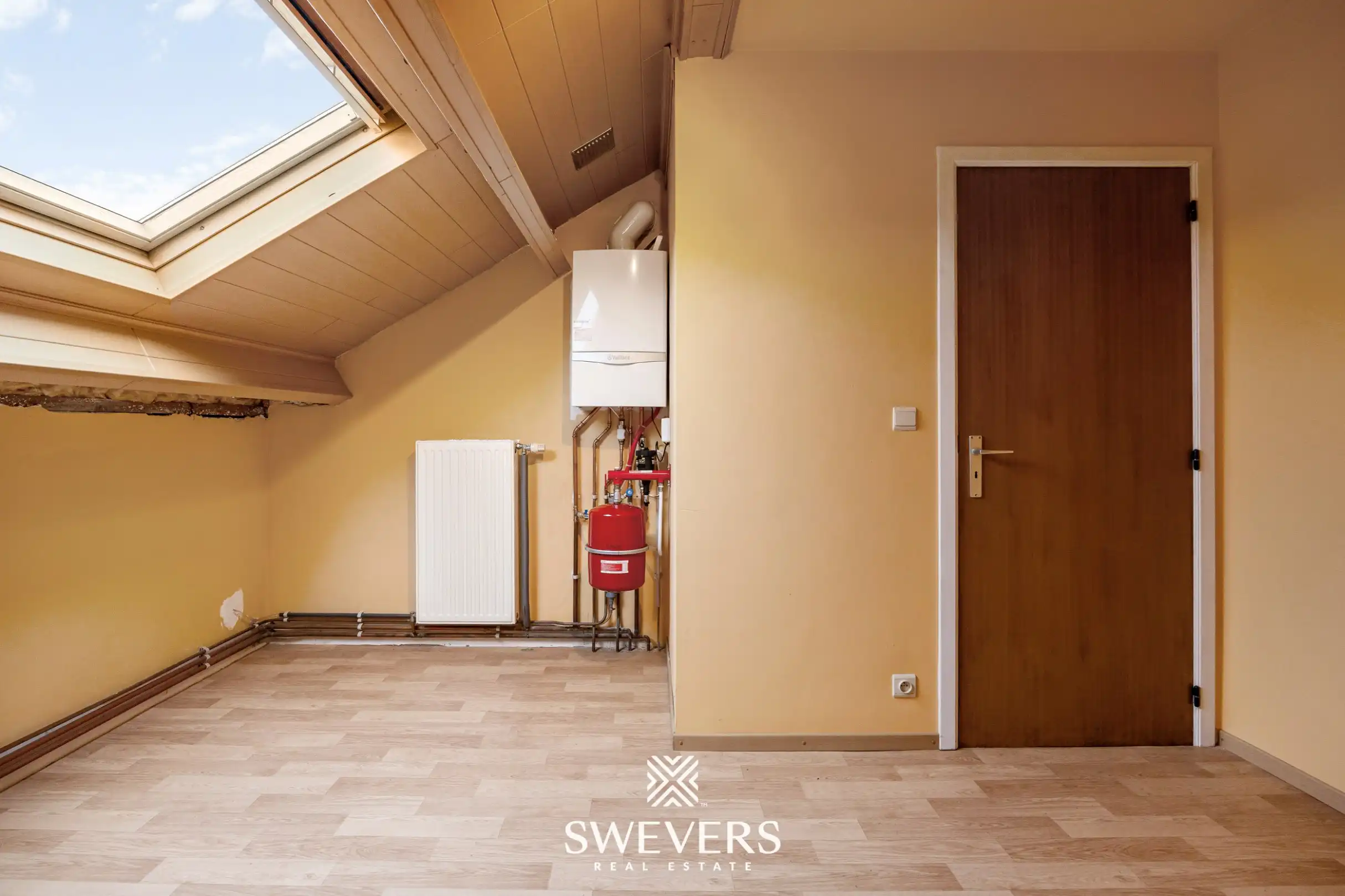 Ideale starterswoning met 4 slaapkamers op zonrijk perceel foto 8