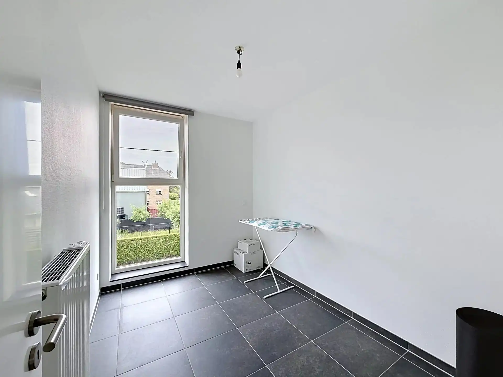 Modern appartement met 2 slaapkamers, terras en 2 ondergrondse staanplaatsen. foto 12