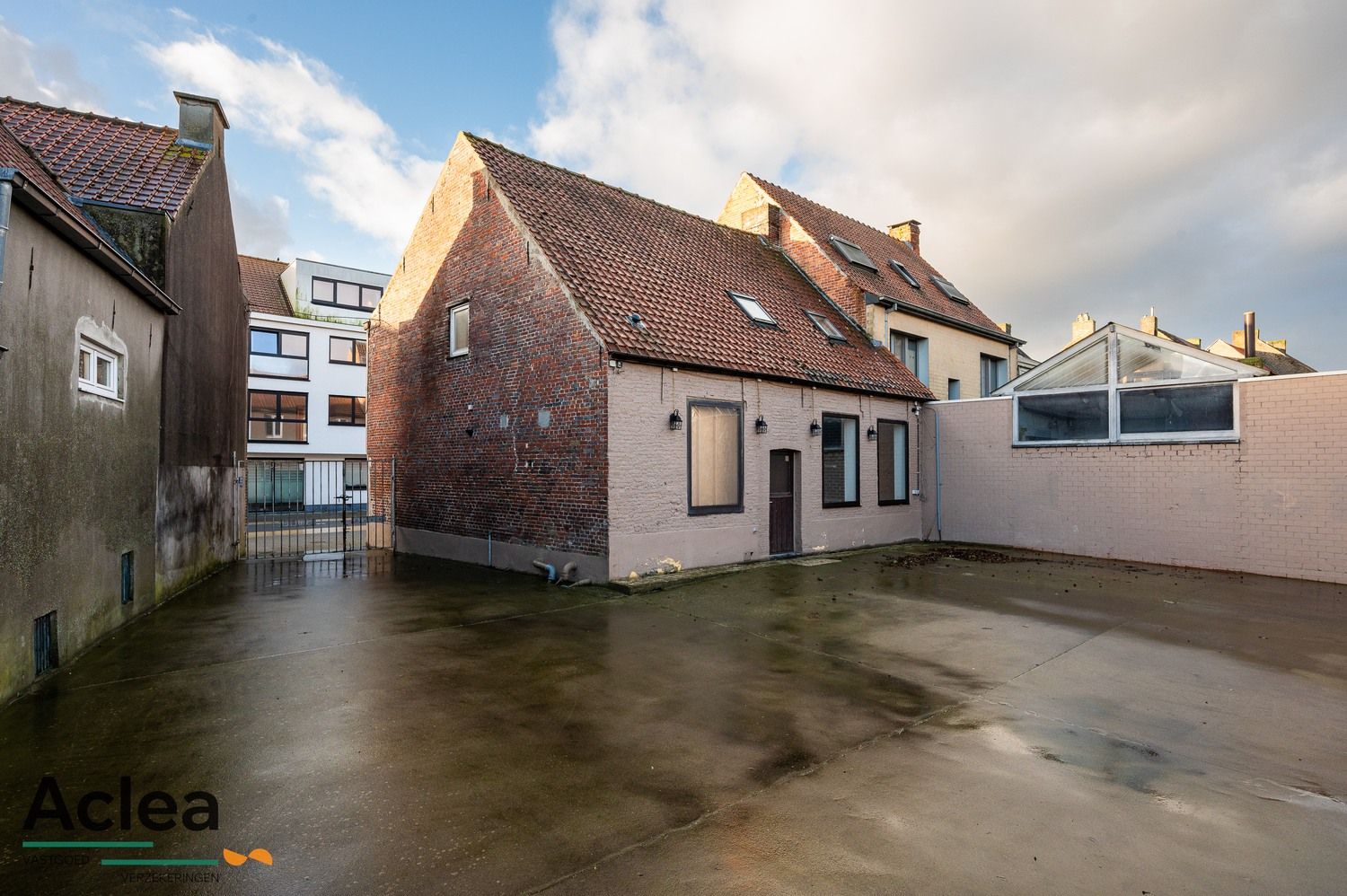 Multifunctionele eigendom bestaande uit café met appartement en feestzaal foto 9