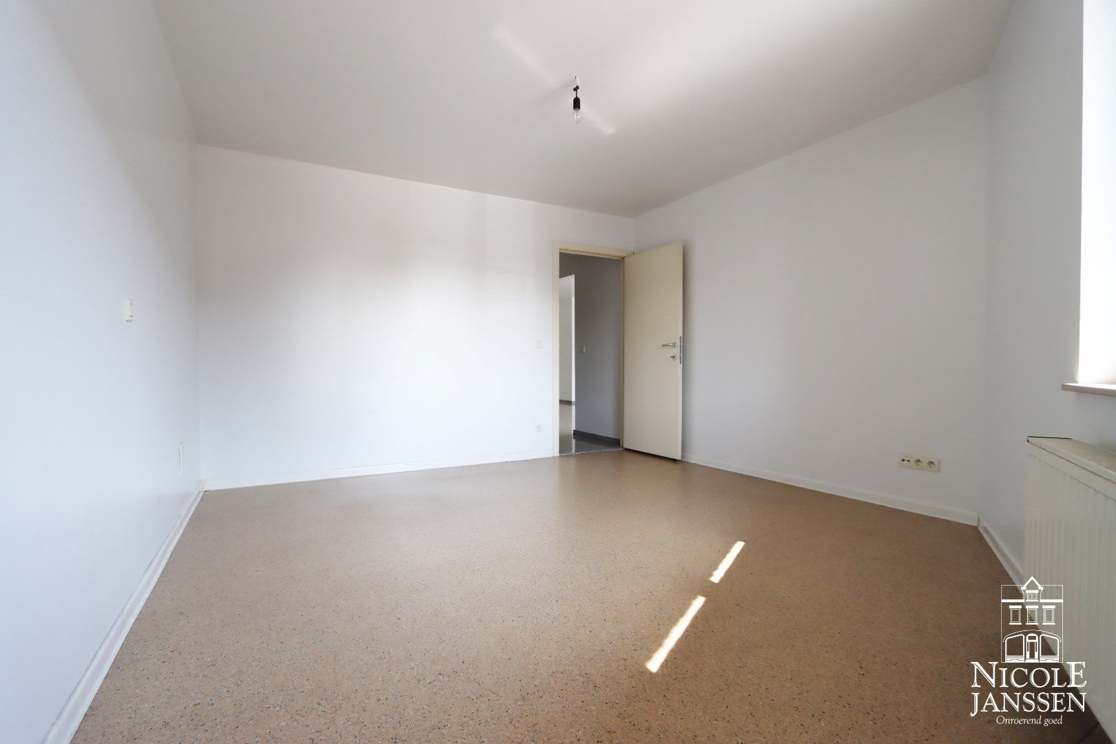 Verzorgd appartement van 135 m² op de eerste verdieping met autostandplaats en kelder foto 14