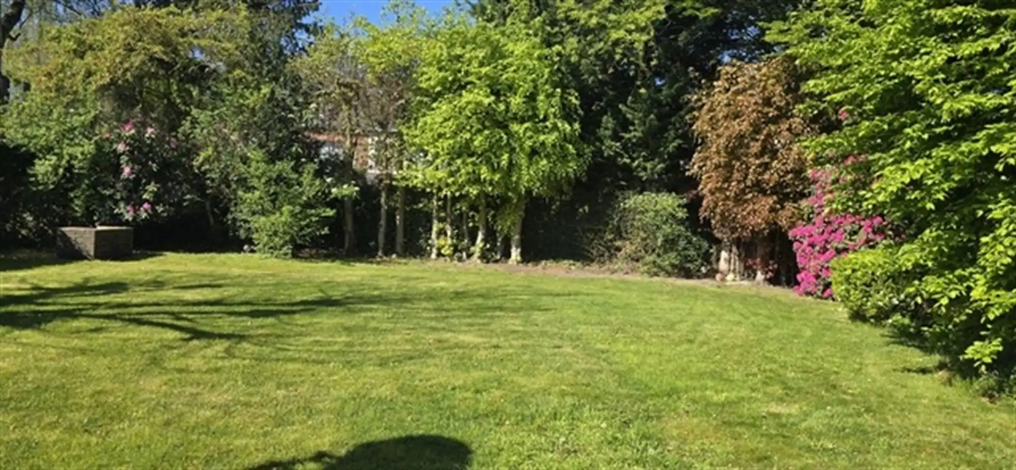 Knappe villa op exceptioneel perceel in gegeerde wijk foto 2