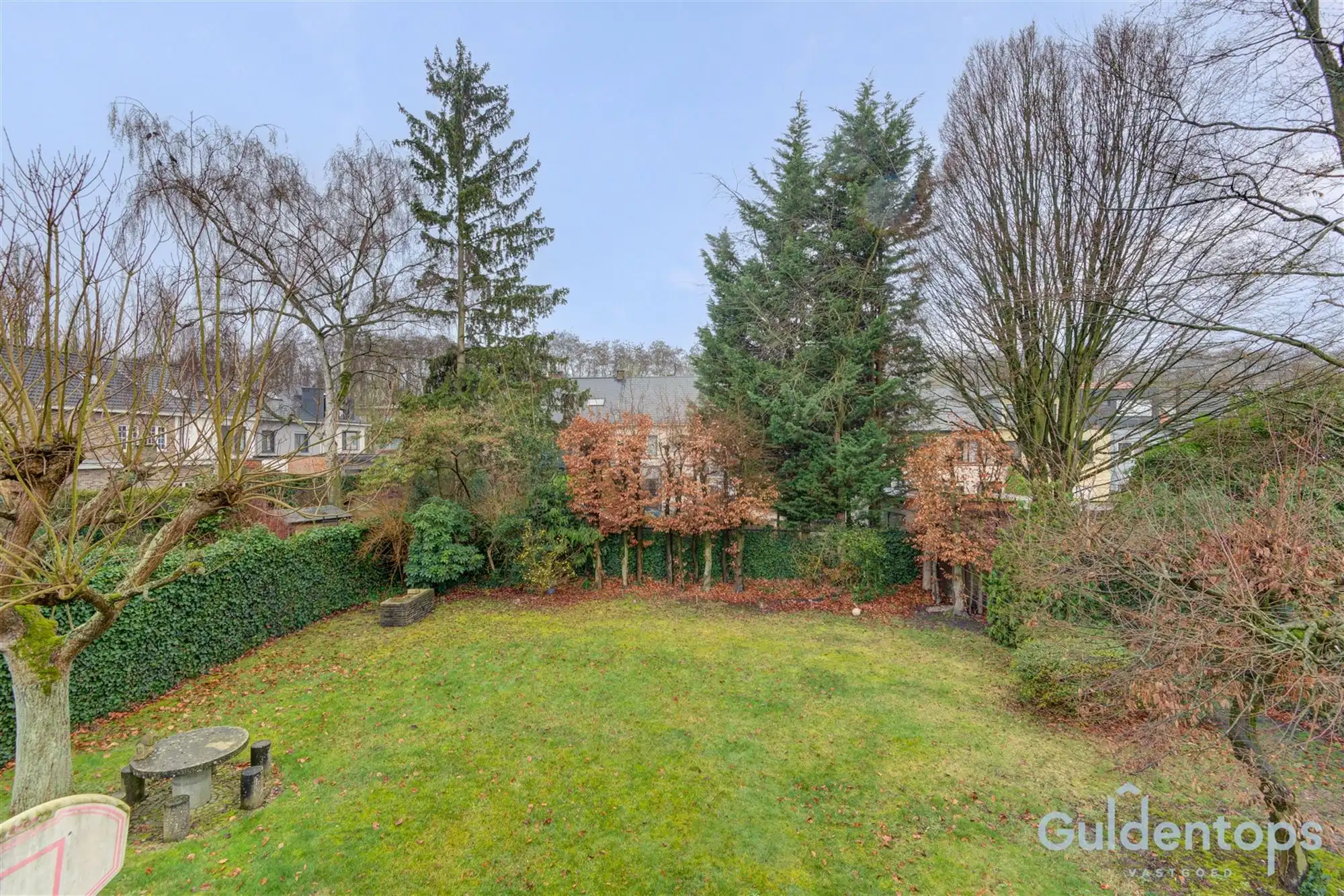 Knappe villa op exceptioneel perceel in gegeerde wijk foto 2