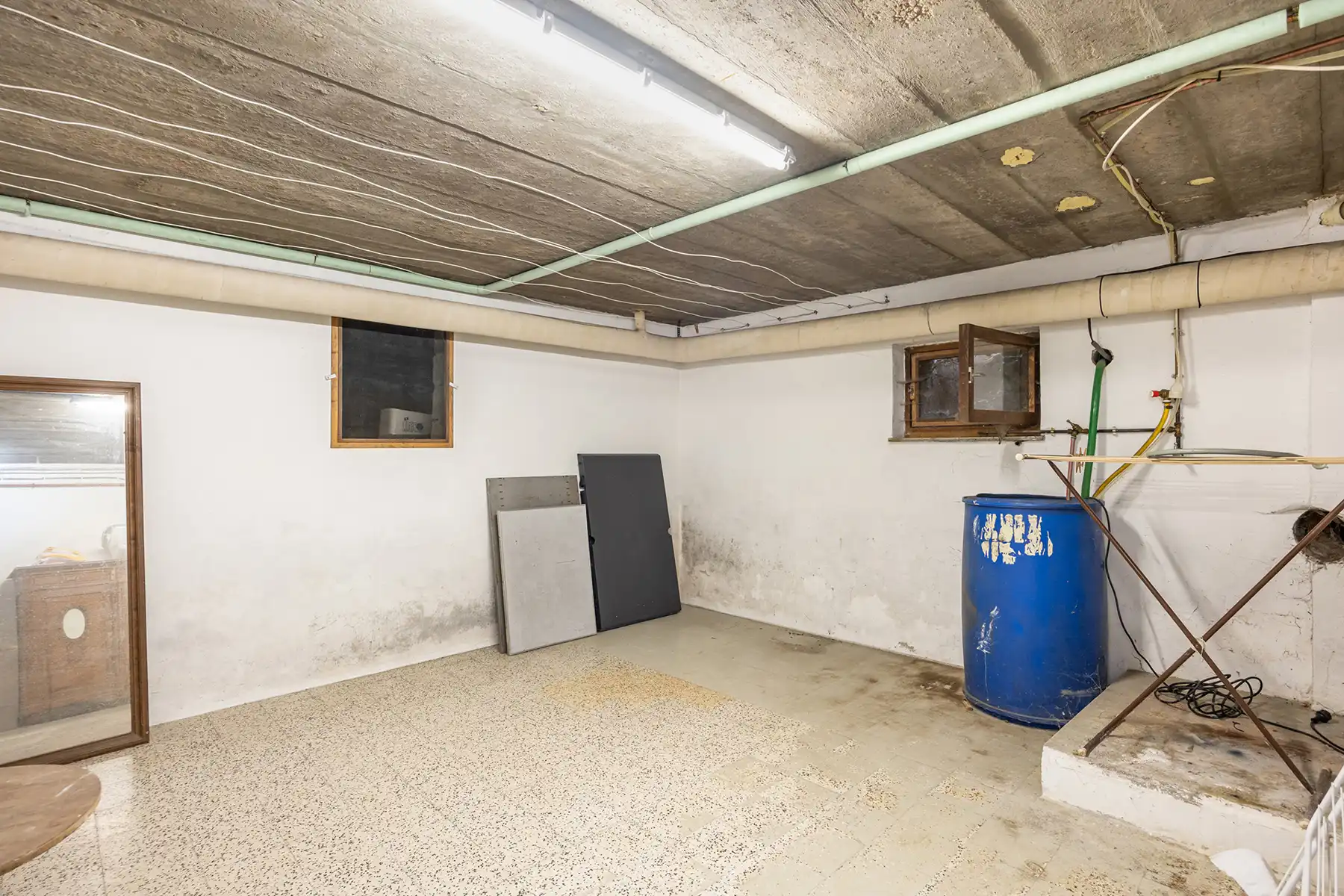 Landhuis met private tuin, vier slaapkamers en twee garages foto 23