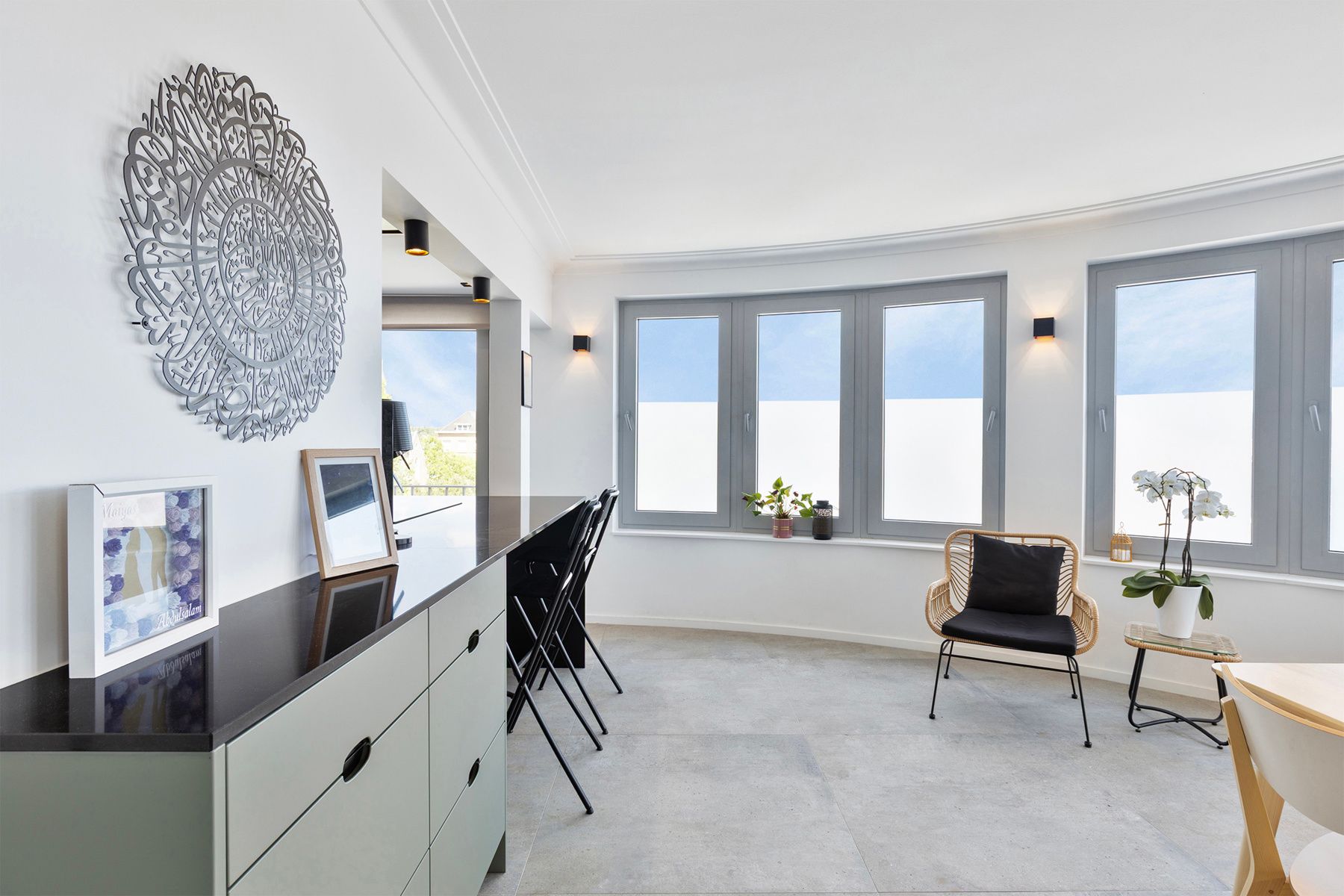 Stijlvol gerenoveerd appartement met 2 slaapkamers & kelder! foto 4