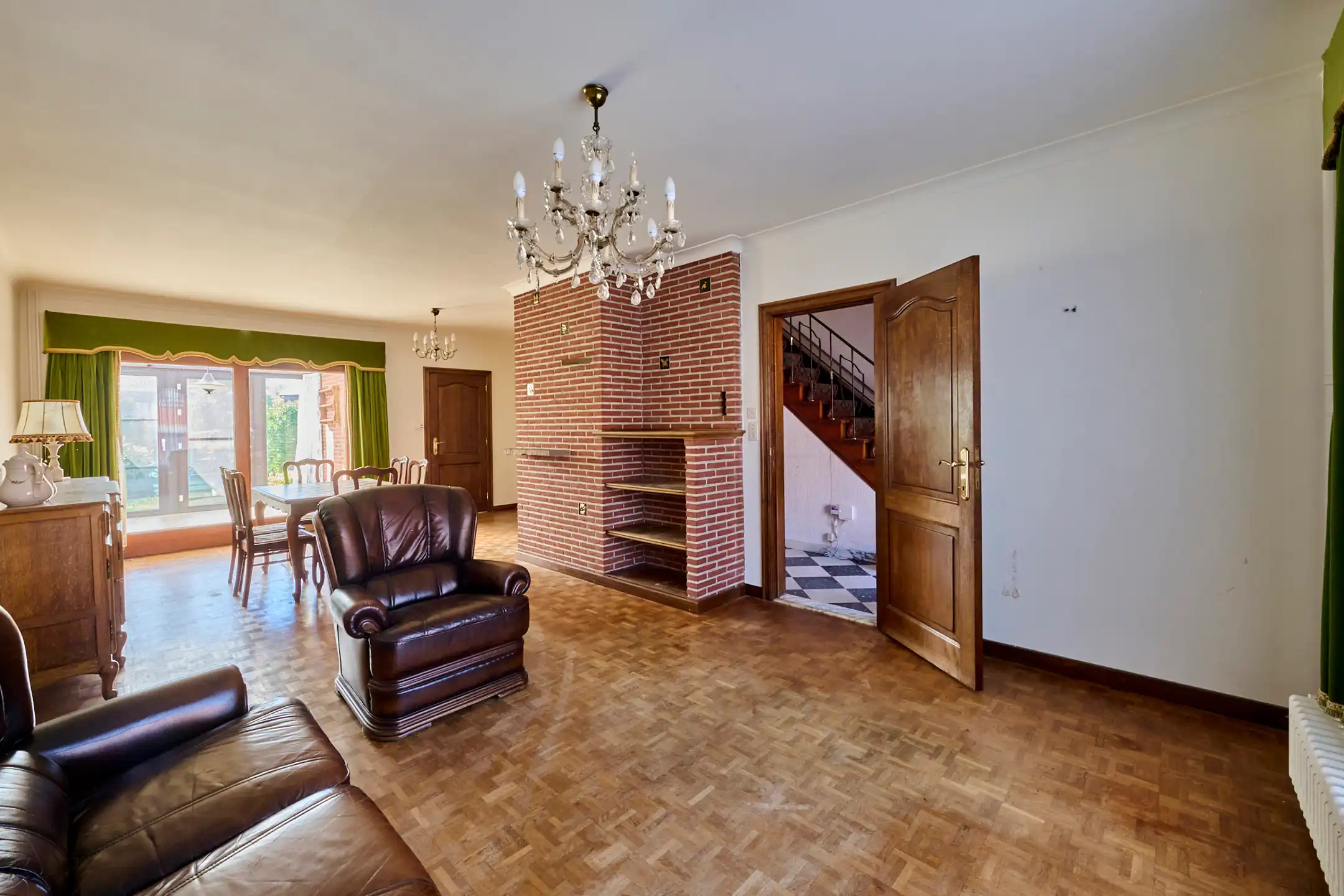 Goed onderhouden rijwoning op toplocatie met parking foto 3