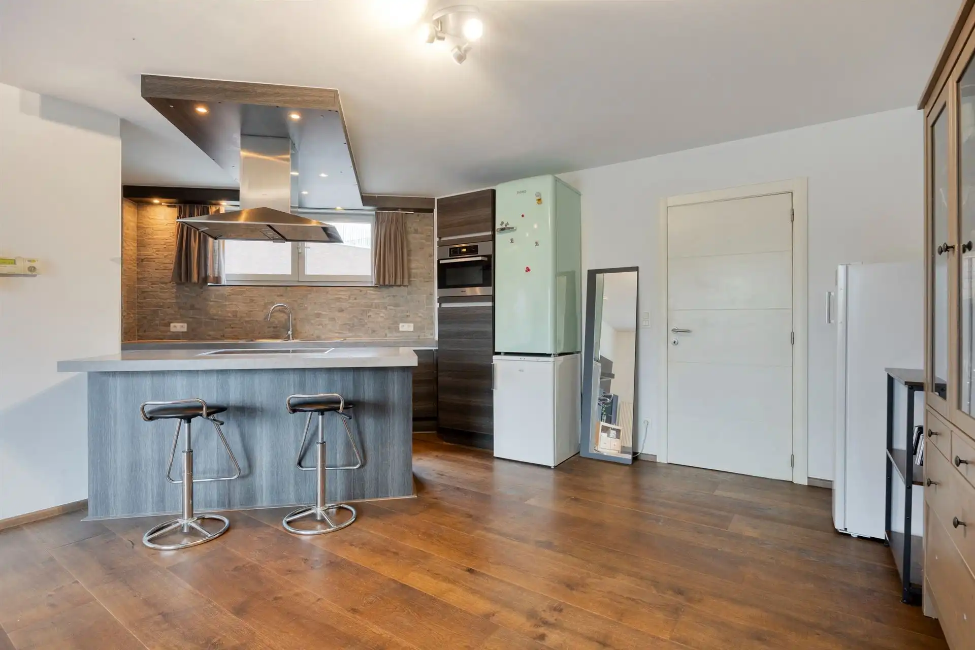 Instapklaar appartement met ruim terras én autostaanplaats! foto 4