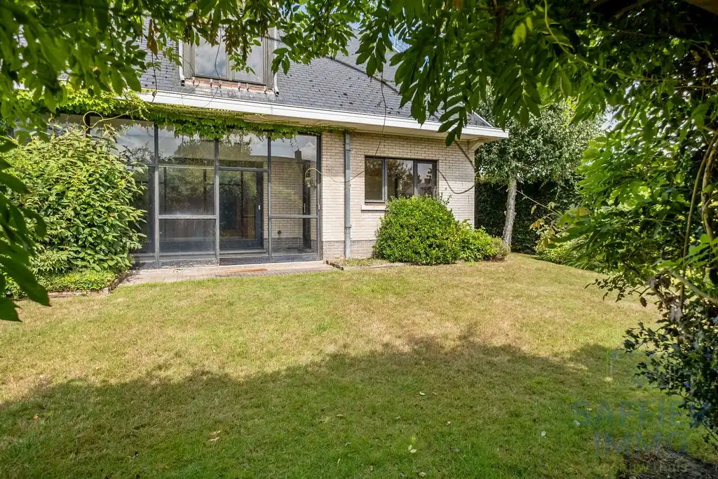 Ruime gezinswoning met zonnige tuin en 5 slaapkamers in hartje Izegem foto 7