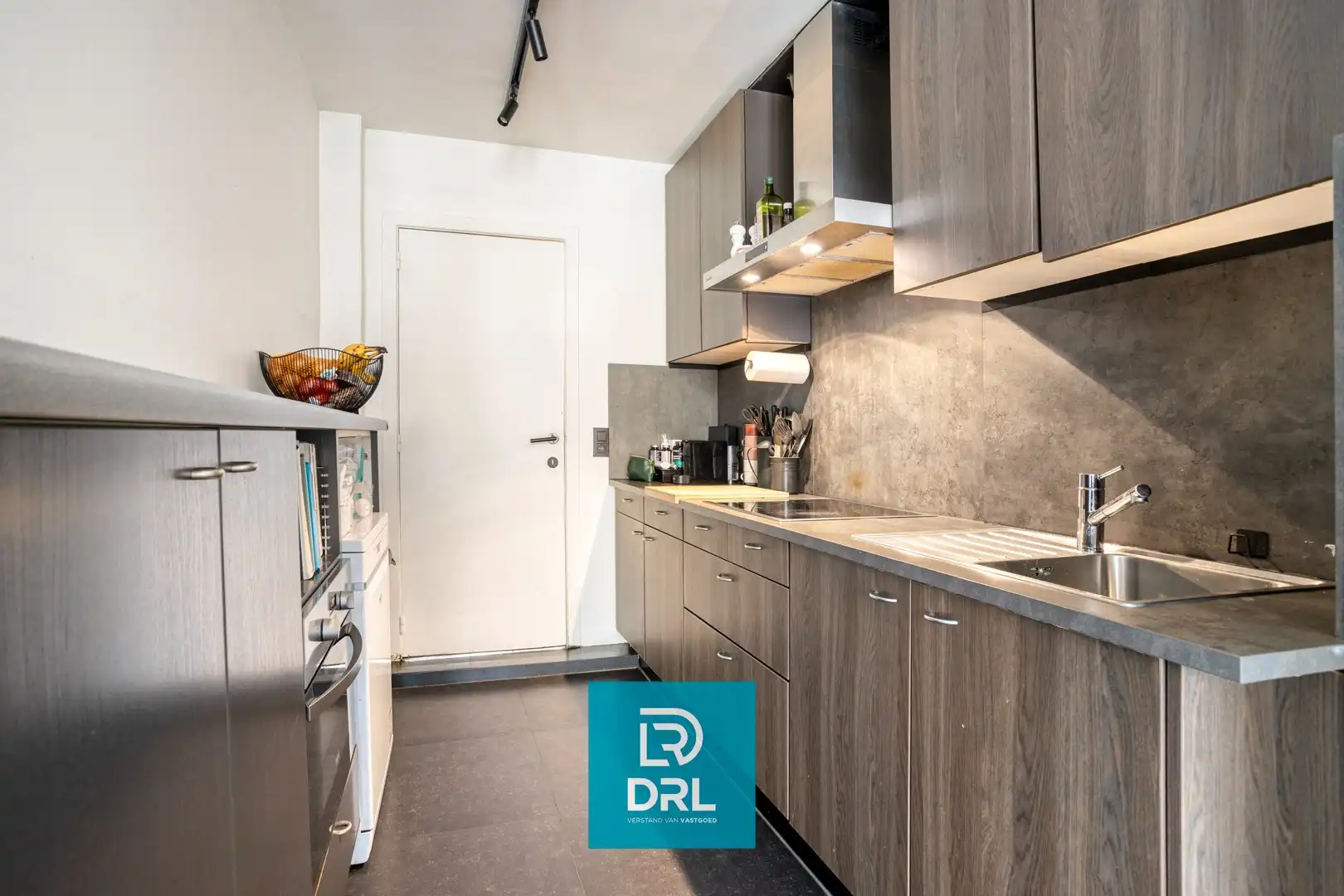 BEDRIJFSGEBOUW met 2 APPARTEMENTEN en HORECAZAAK foto 20