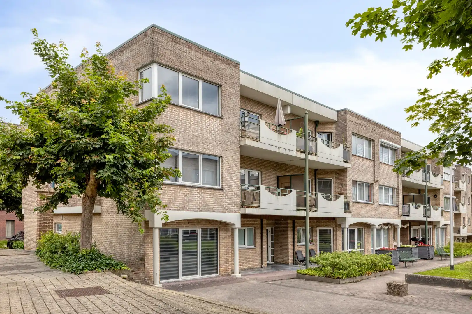 Te koop – Ruim appartement met 3 slaapkamers in het centrum van Zutendaal foto {{pictureIndex}}