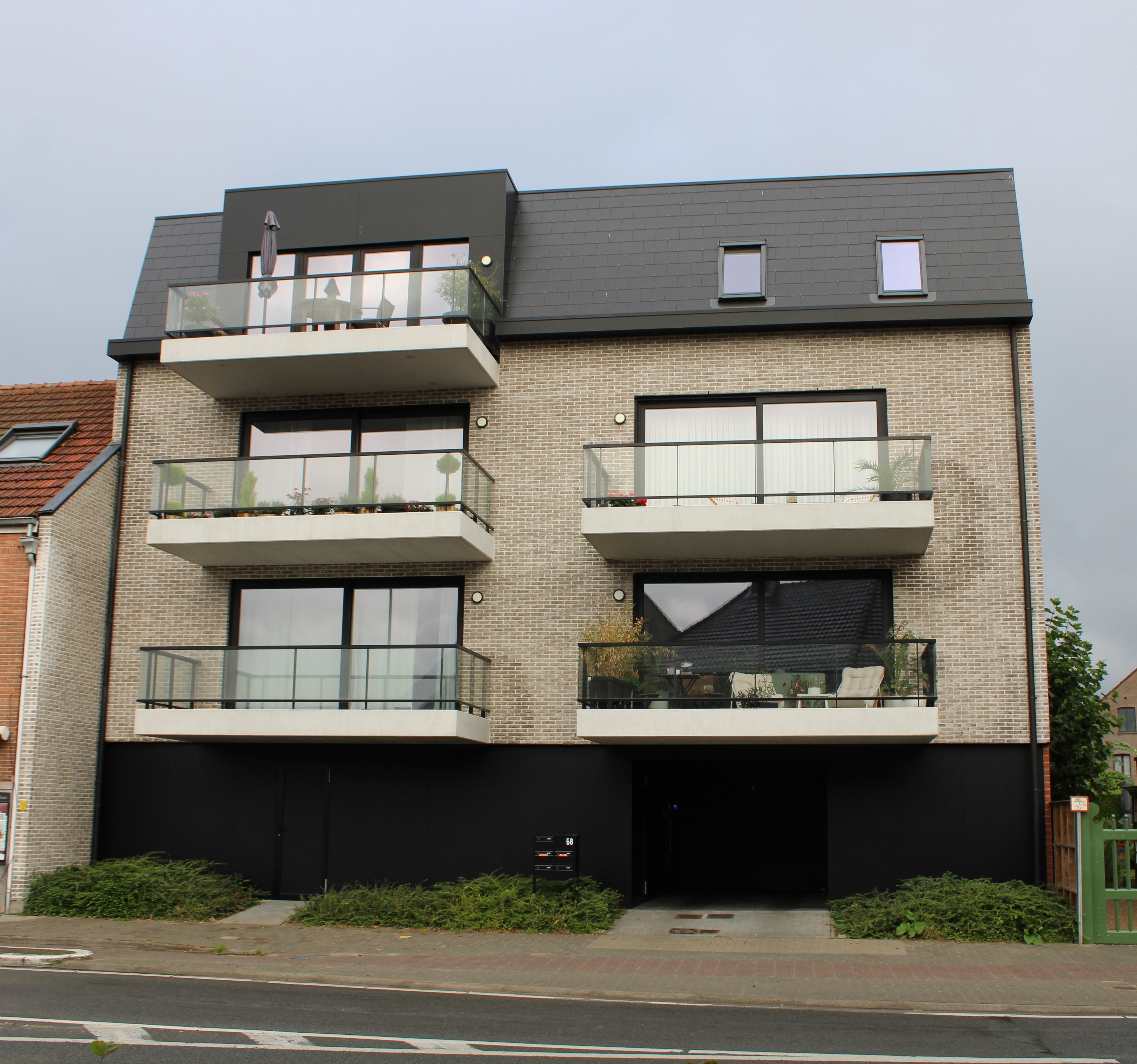 Zeer mooi appartement gelegen op de 1ste verdieping foto {{pictureIndex}}