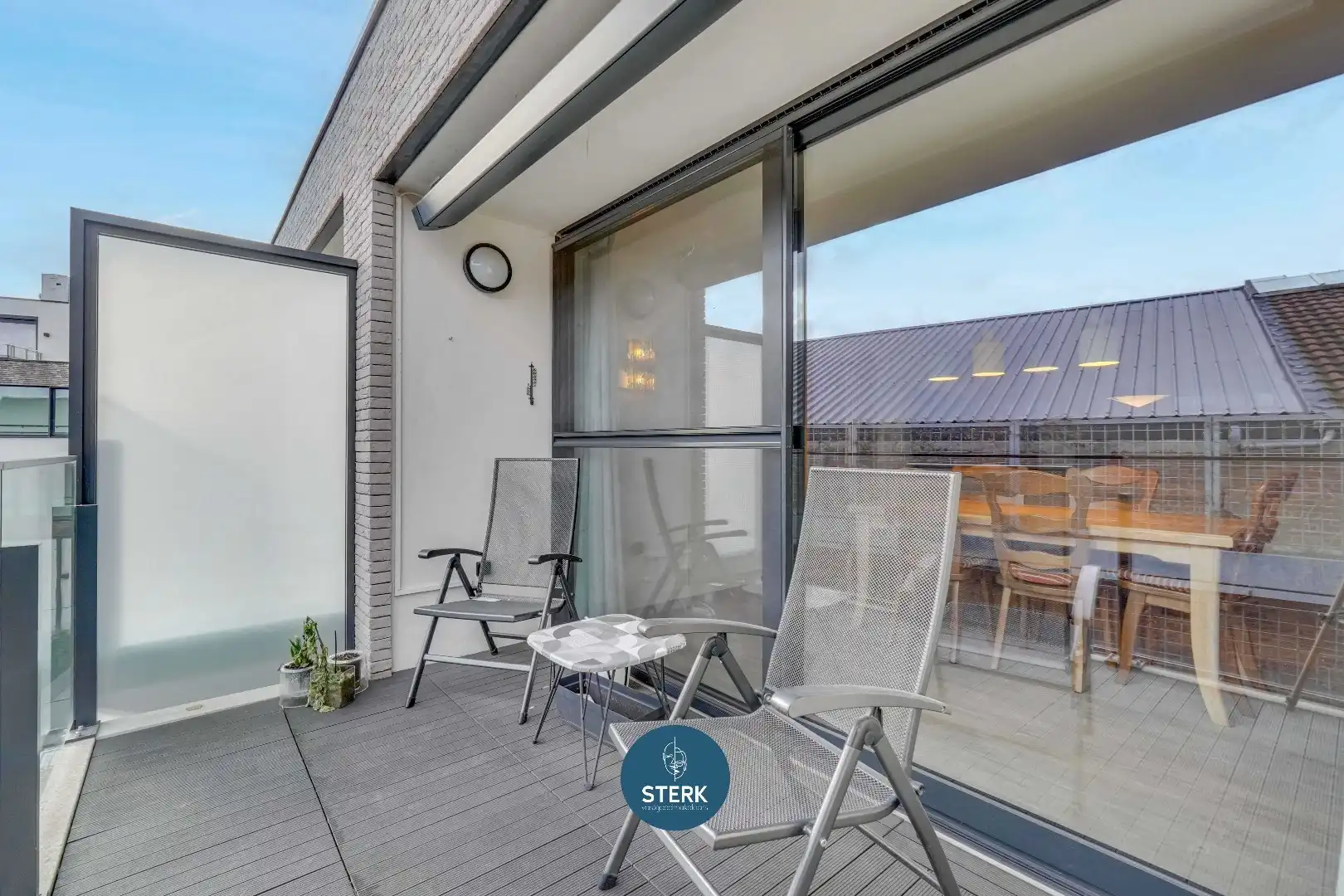 RECENT APPARTEMENT INCLUSIEF PARKING + 2 BERGINGEN IN CENTRUM LANAKEN !  foto 14