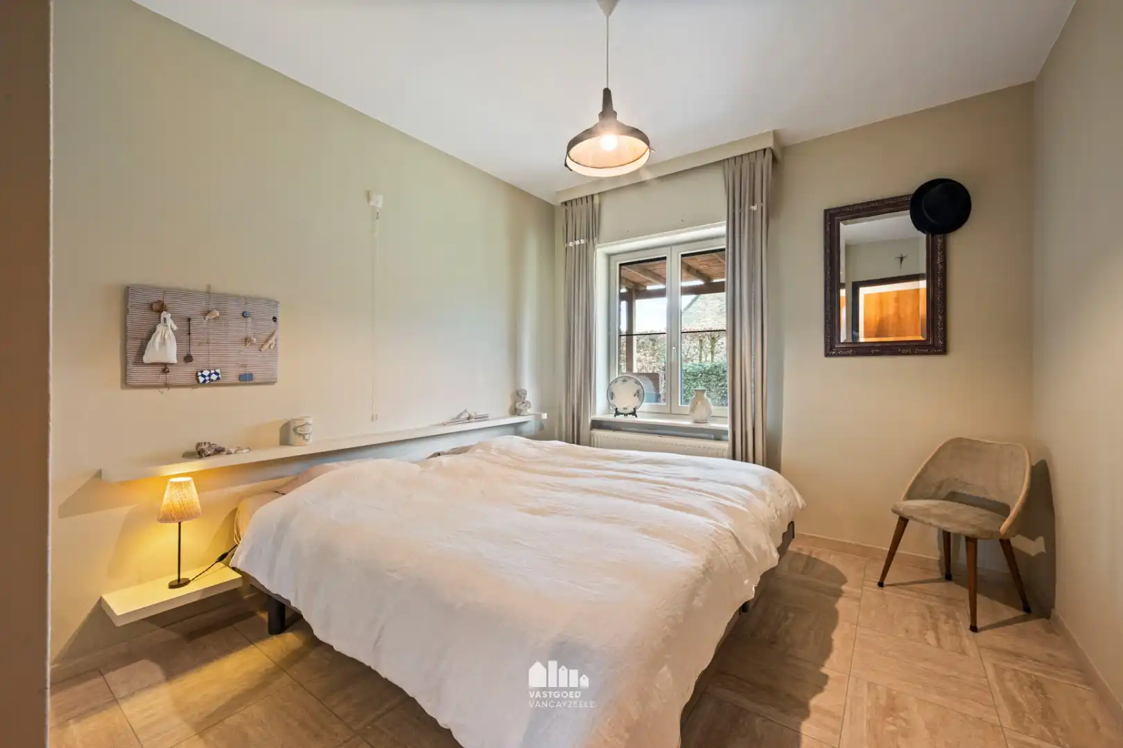 Instapklare villa met zonnige tuin op topligging in rustige wijk te Ieper foto 18