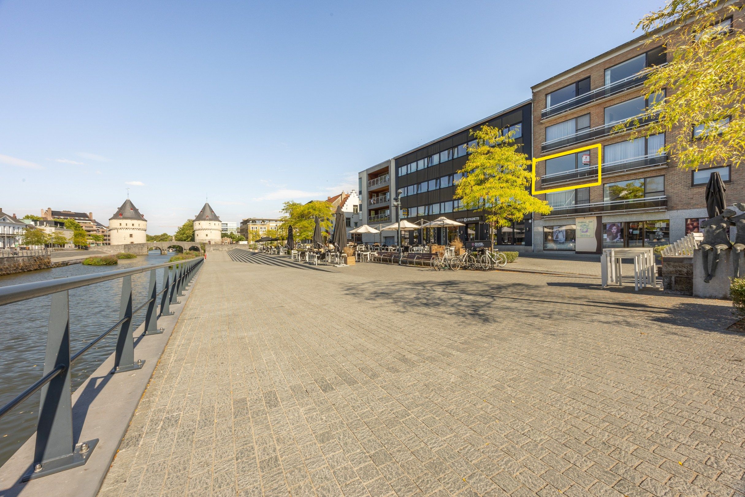 RUIM APPARTEMENT MET 2 SLAAPKAMERS OP TOPLOCATIE foto 2
