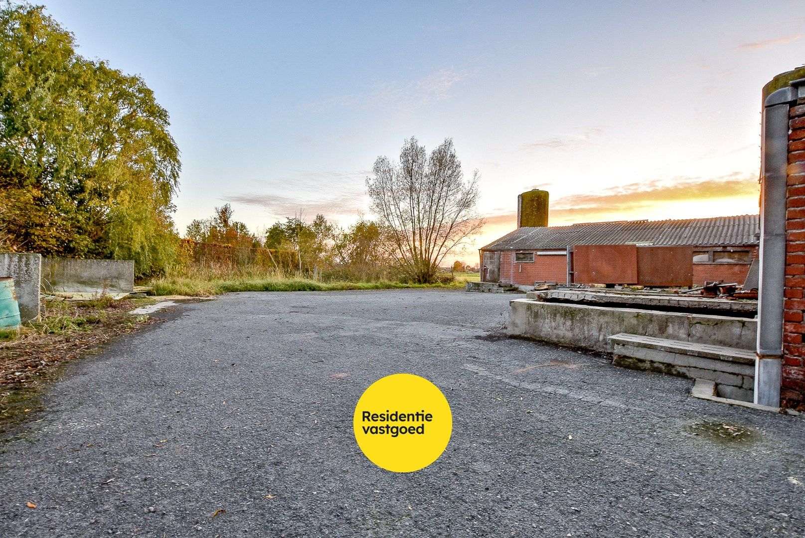 Te renoveren boerderij op een perceel van 7.066m² met loods en diverse bijgebouwen foto 14