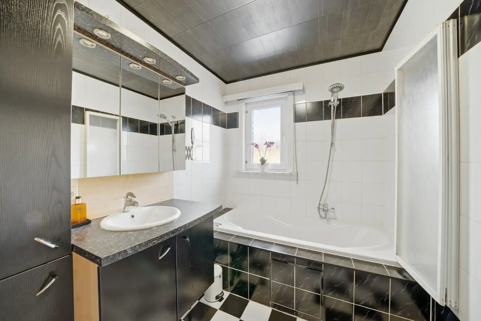 Instapklare bel-étagewoning met dubbele garage te Stene foto 13