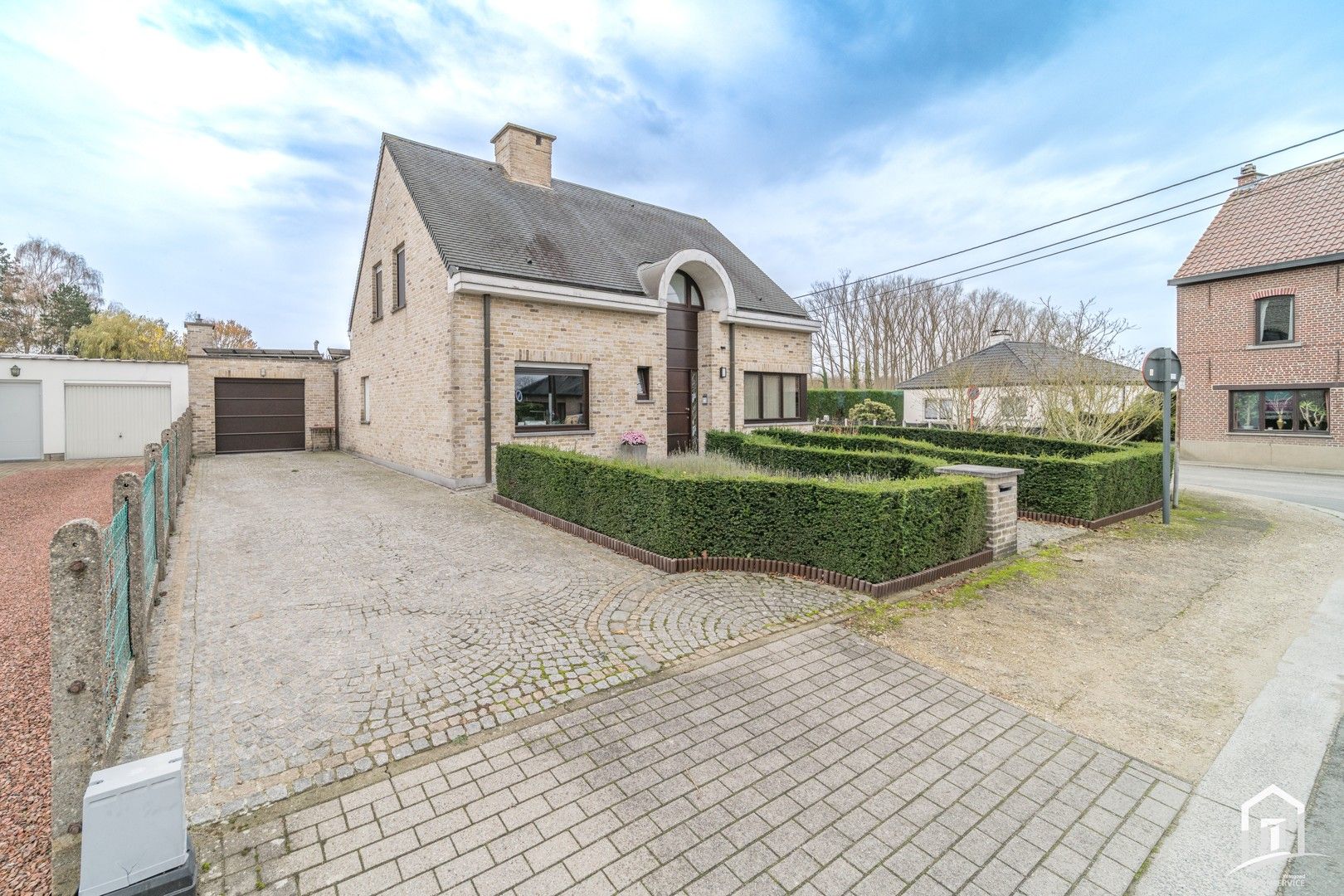 Zeer degelijke, ruime en gezellige viergevelwoning foto 2