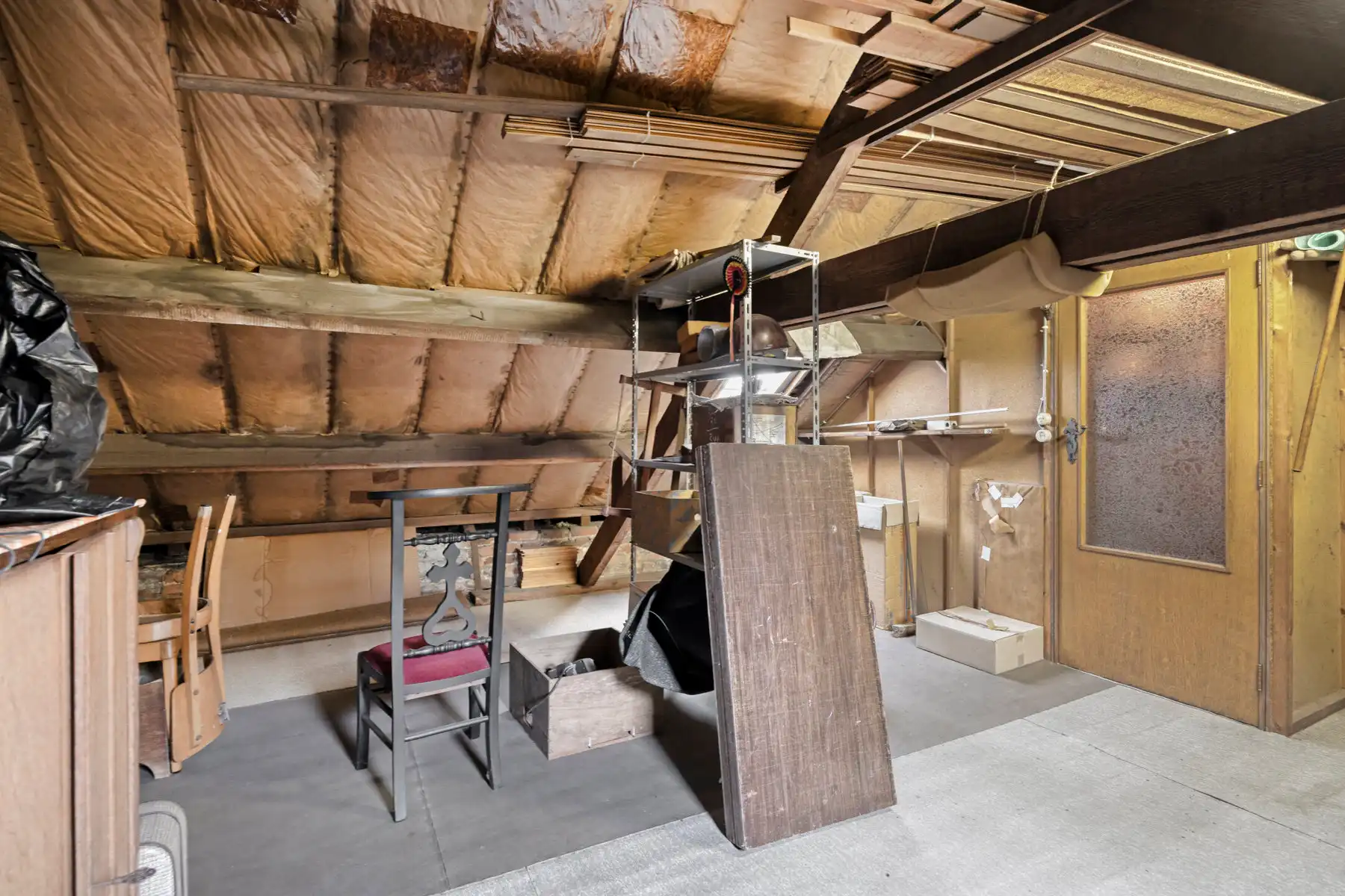 Rijwoning met 2 slaapkamers, inrichtbare zolder & grote tuin foto 17