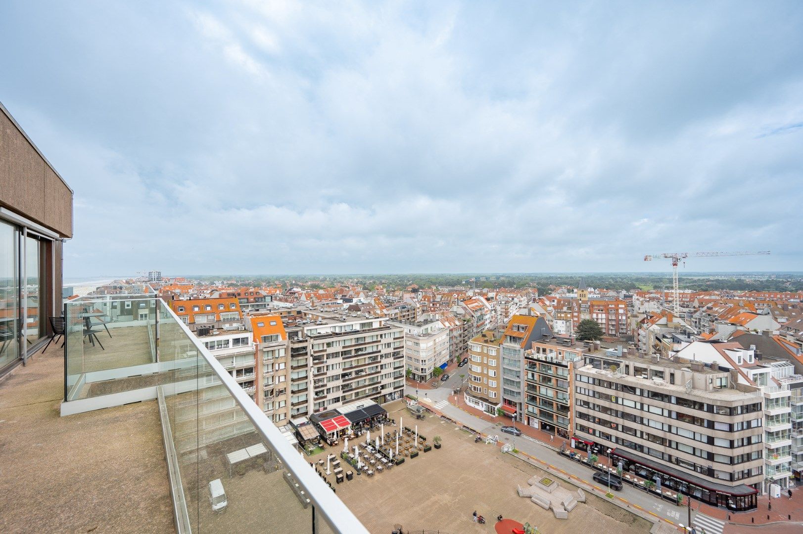 Uitzonderlijke penthouse gelegen op de Zeedijk aan het Van Bunnenplein met panoramische zichten. foto 1