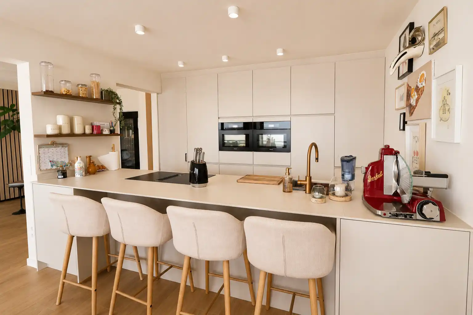 Luxueus, lichtrijk appartement (130 m²) met 3 slaapkamers en frontaal zeezicht. foto 7