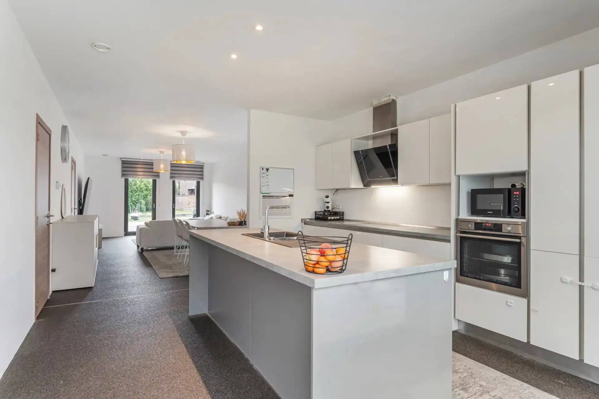 Recente gezinswoning in rustige straat te Houthalen foto 3