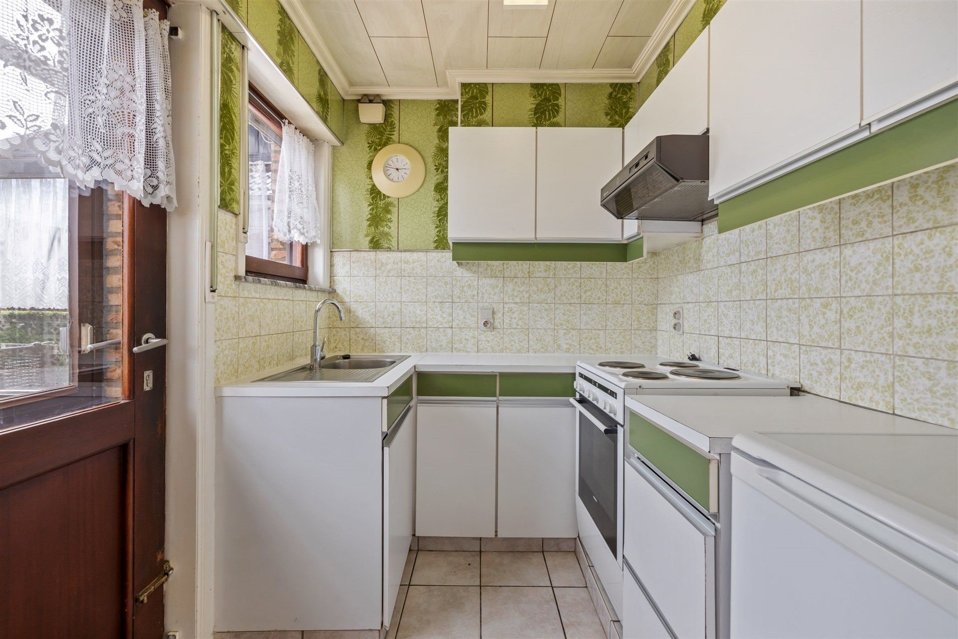 Uitstekend gelegen gezinswoning met losstaande garage en 3 slaapkamers (300m²) foto 8