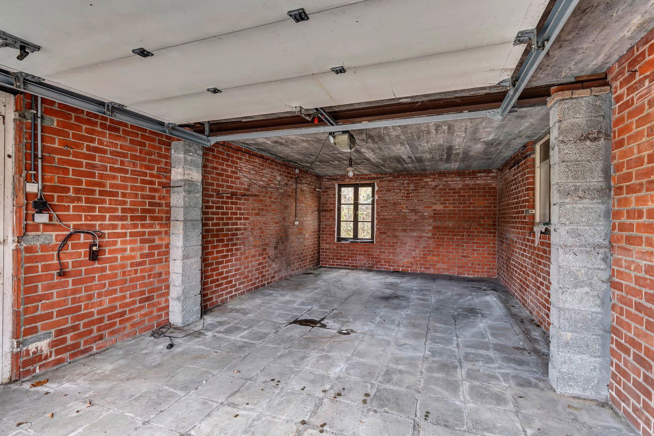 Ruime villa met loods en garage foto 15