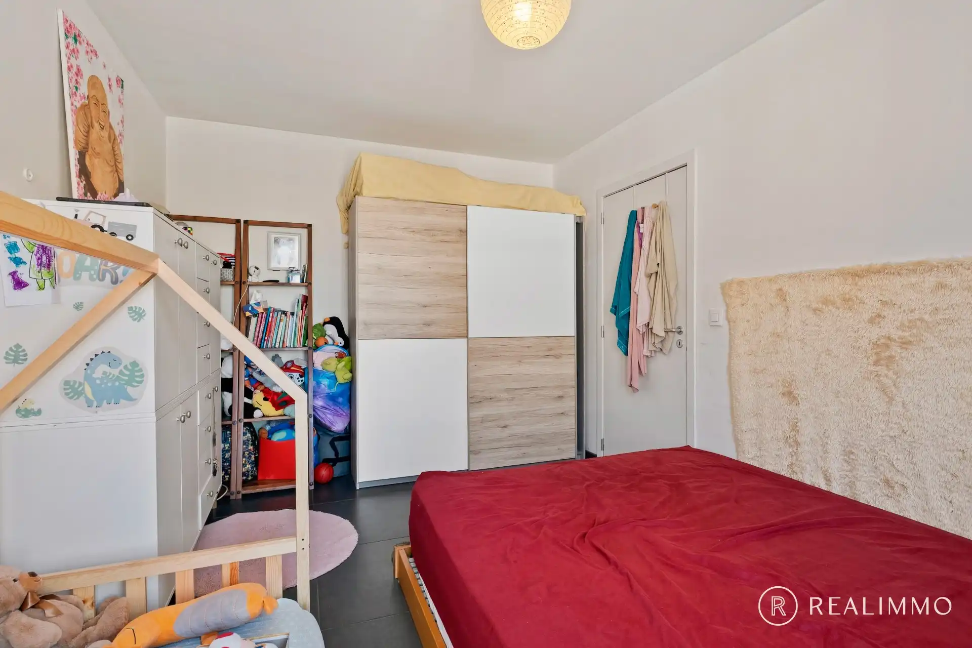 Ruim appartement met 2 slaapkamers, garage en parkeerplaats in Wielsbeke, ideaal gelegen voor comfortabel wonen! foto 11