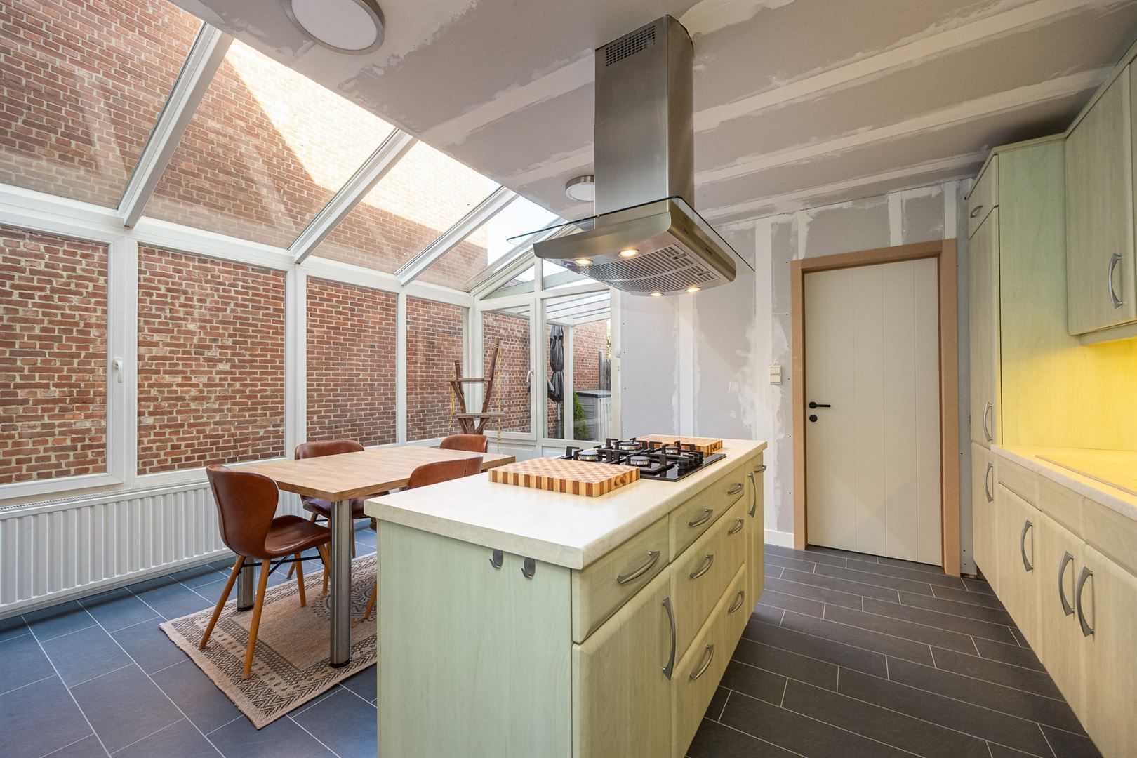 Instapklare halfopen woning in het hart van Kapellen foto 7