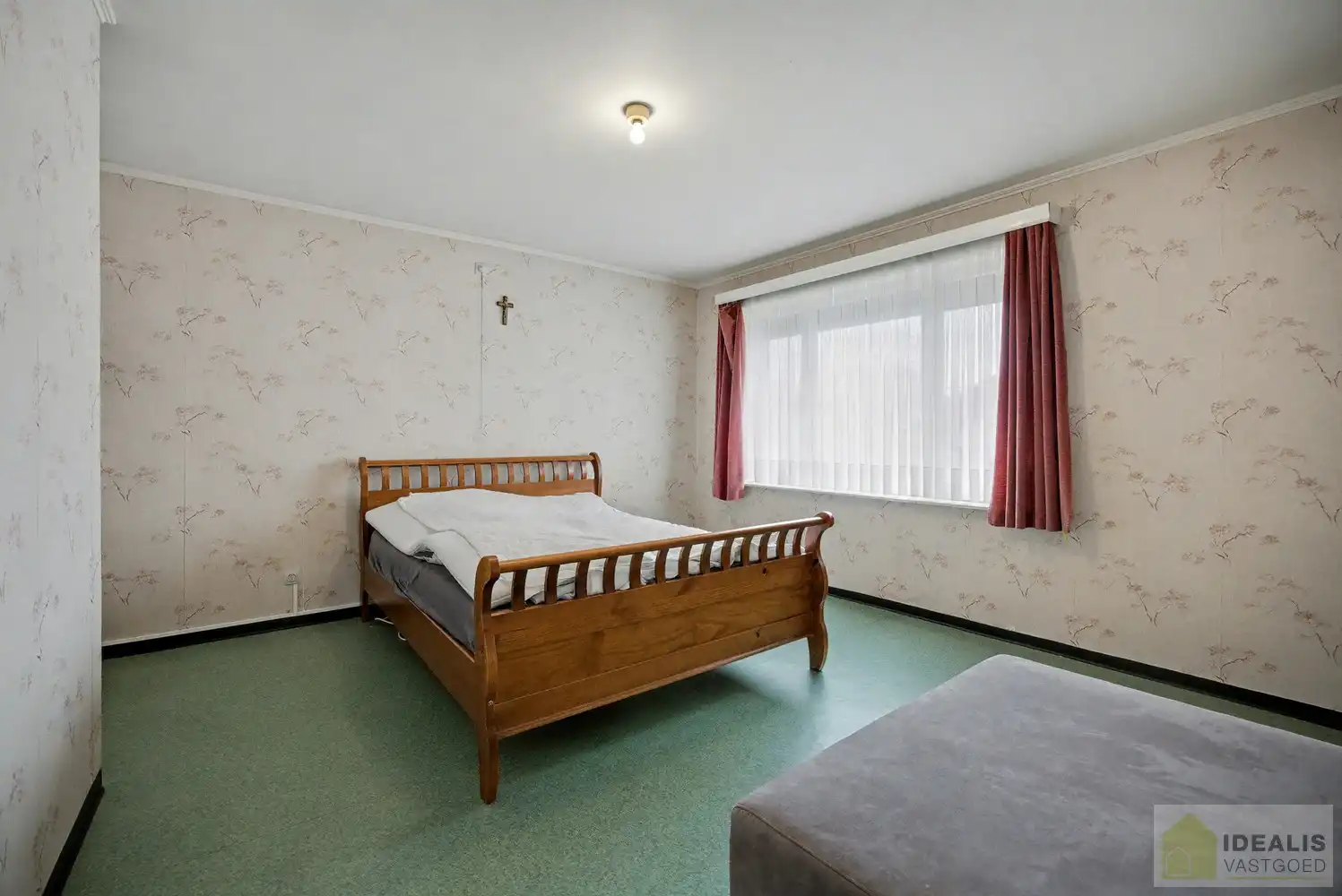 IDEALIS VASTGOED - Nabij het groen gelegen woning met een bewoonbare oppervlakte van + -125m² op een perceel van 7a59ca! Het betreft een zeer centraal gelegen woning t.o.v. grote steden als Leuven, Brussel, Antwerpen en Hasselt die vlot bereikbaar zijn door de nabijheid van de E313 en E314. Uitermate geschikt voor kandidaten op zoek naar een te renoveren woning in de groene omgeving van Linkhout!! foto 15