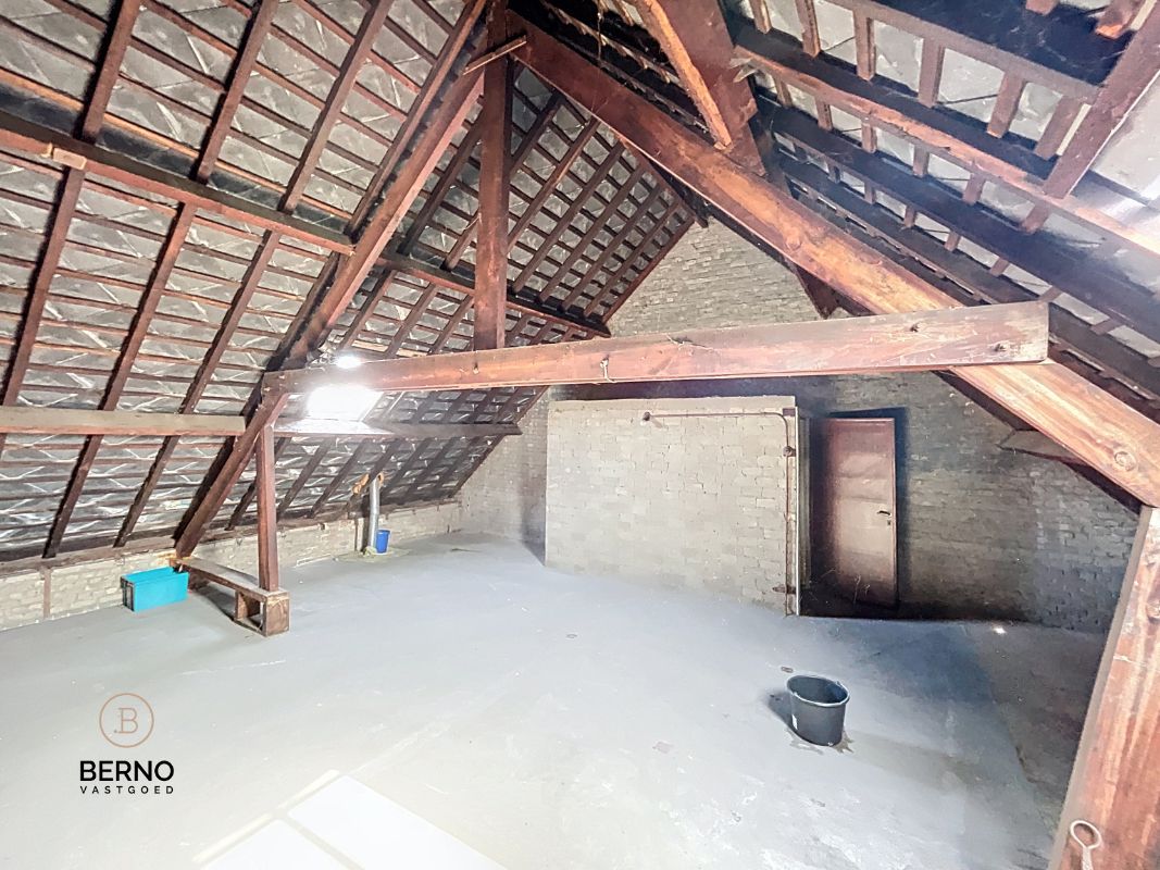 Statige, ruime woning met mooie tuin foto 16