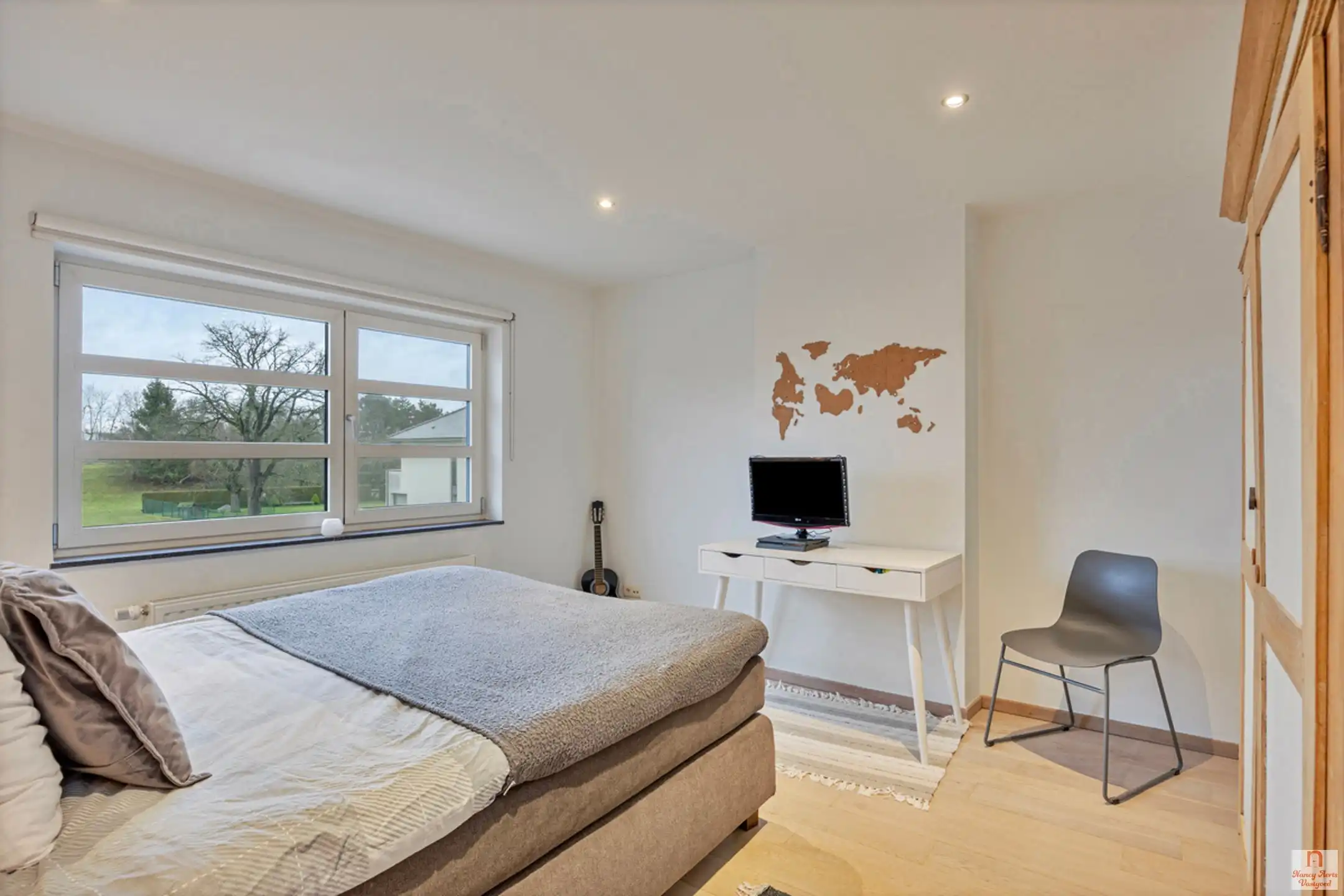 Charmante bemeubelde woning op toplocatie in Lanaken foto 14