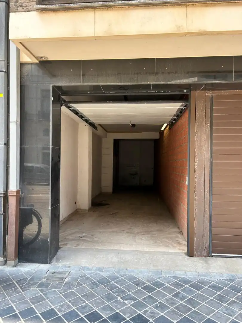 RUIME GARAGEBOX VLAKBIJ CENTRUM foto 5