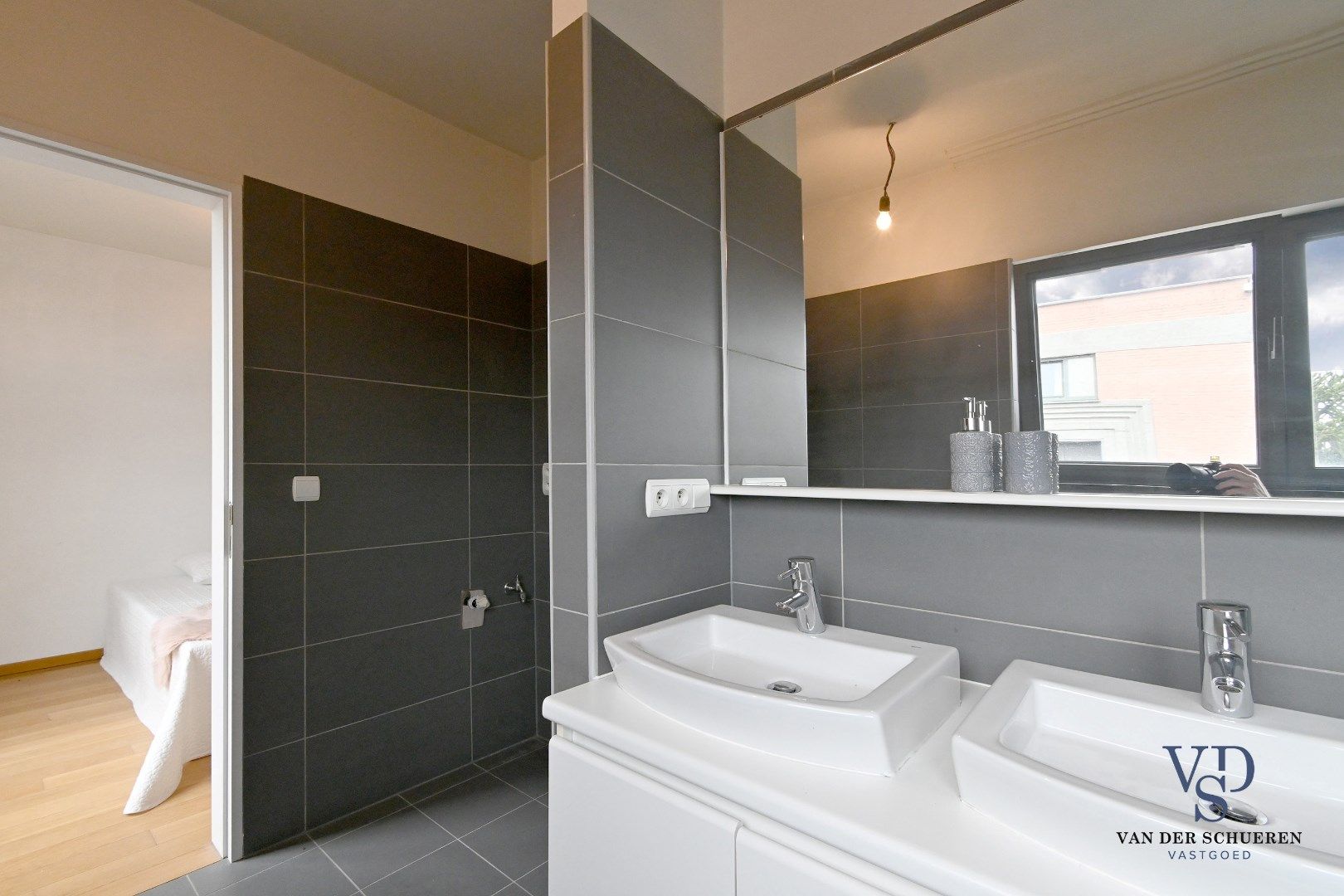 Eigentijds appartement in centrum Eke.  foto 18